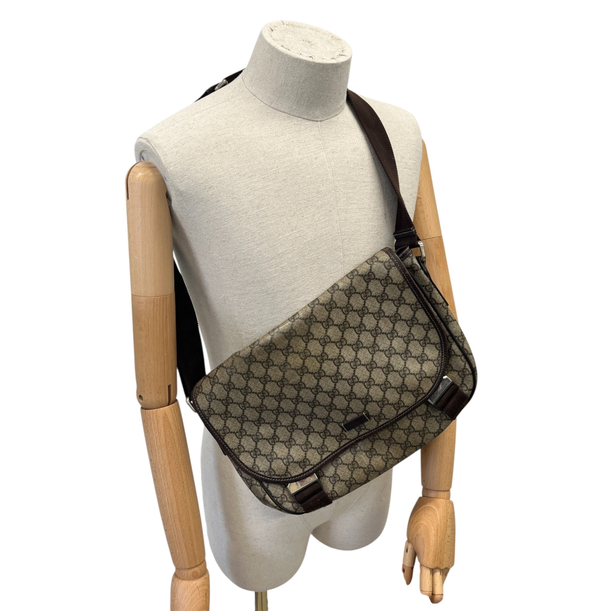 Men's Gg Supreme Messenger Bag Brown