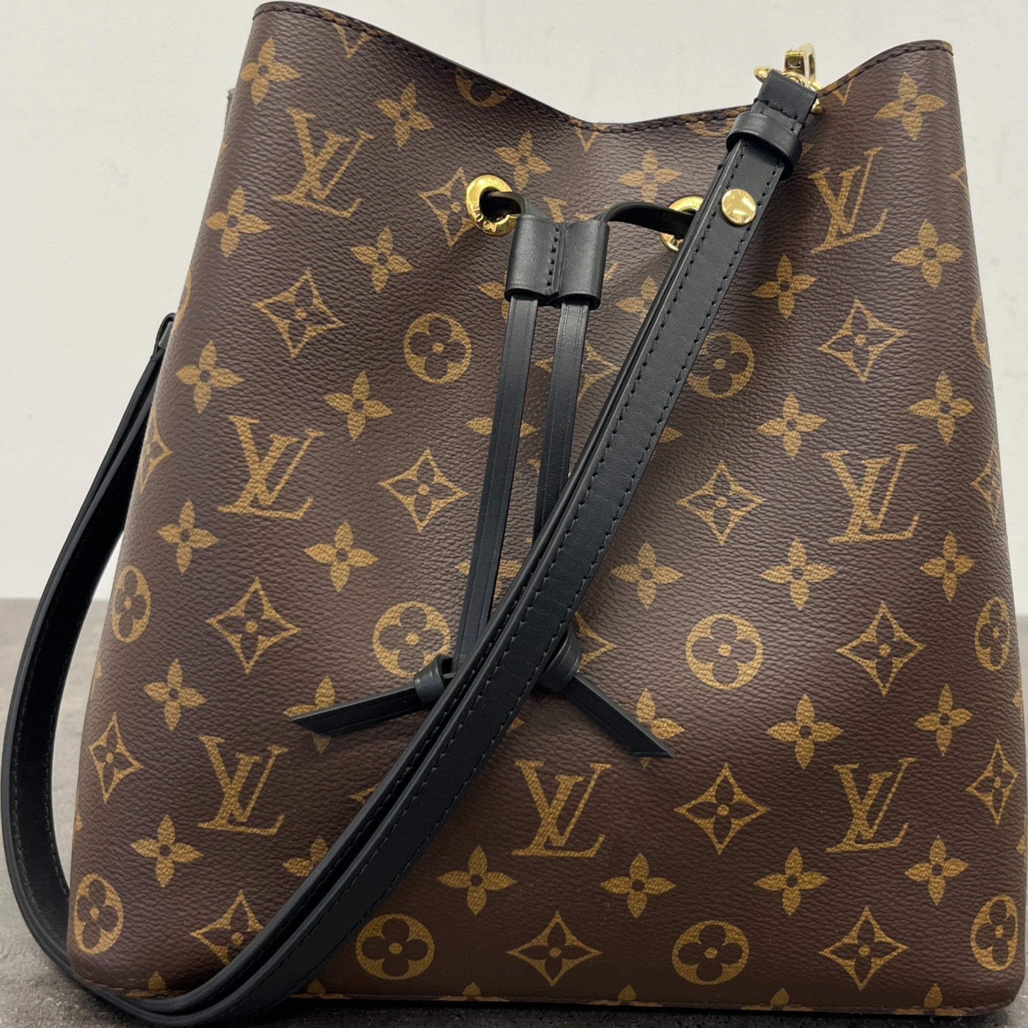 Women's Monogram Néonoé Mm Bucket Bag Brown