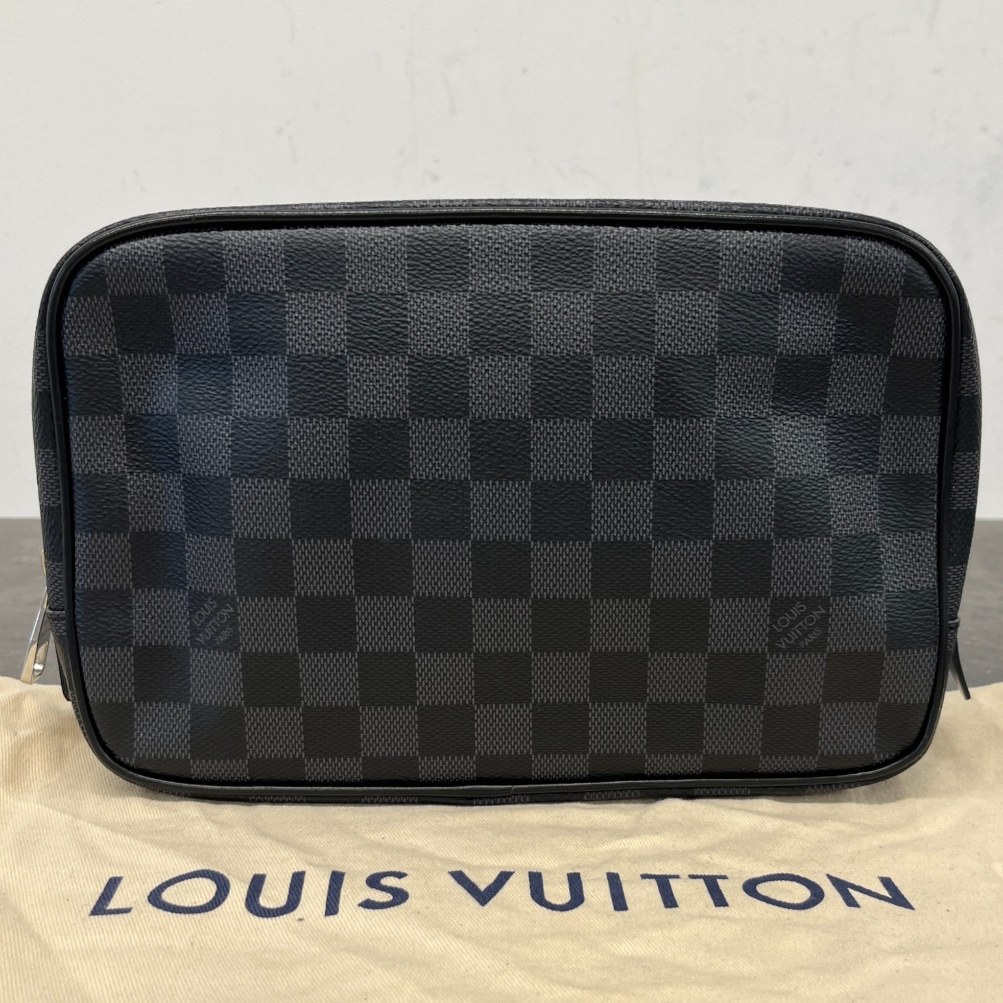 Men's Damier Graphite Gm Toiletry Bag Black