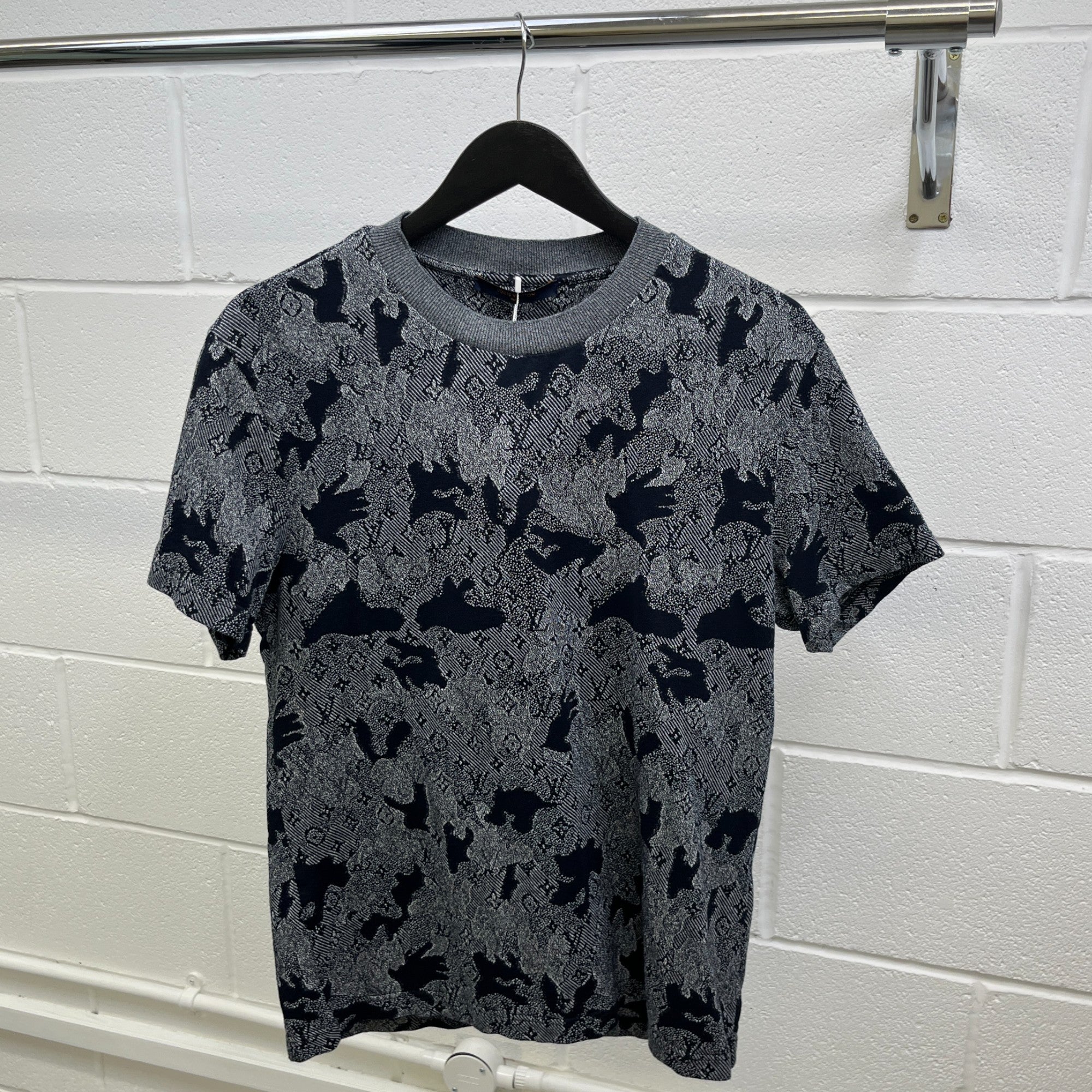 Men's Camouflage Lv Monogram Logo Print T-Shirt Navy Size L