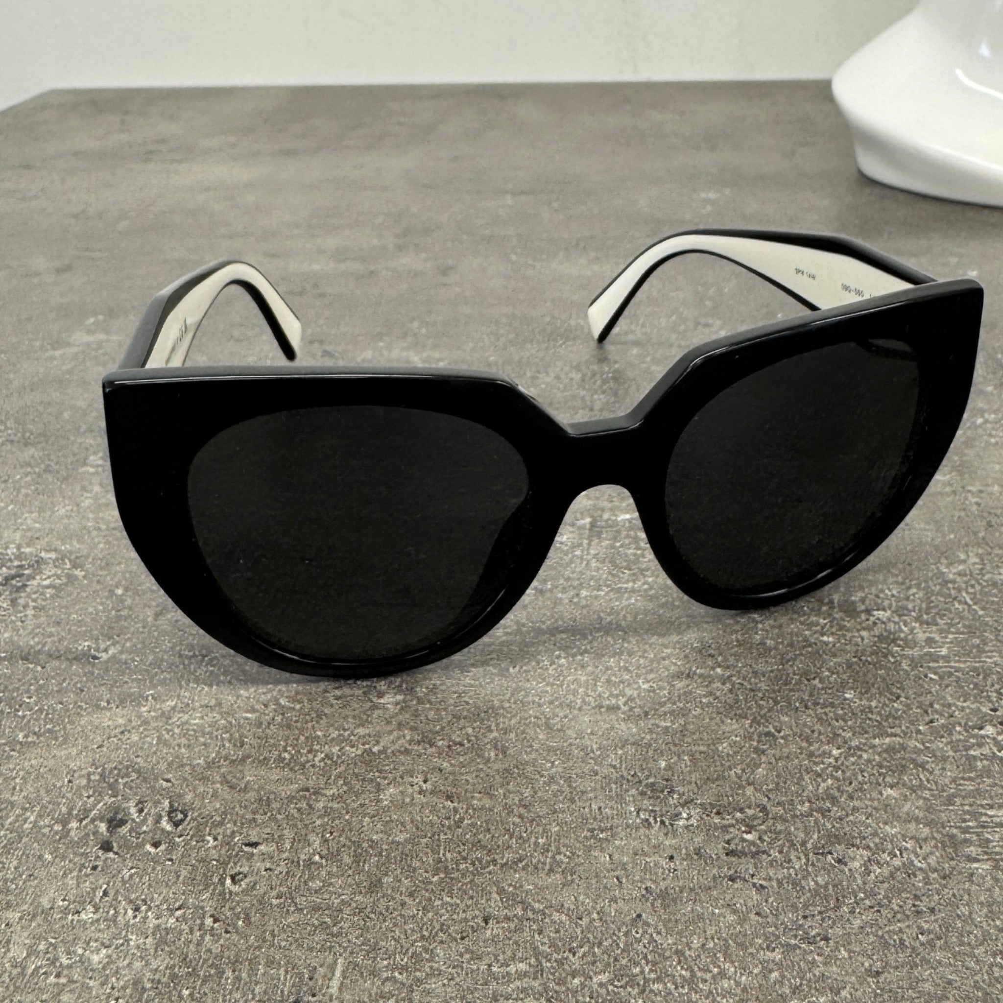 Women's Pr14Ws Cat Eye Sunglasses Black