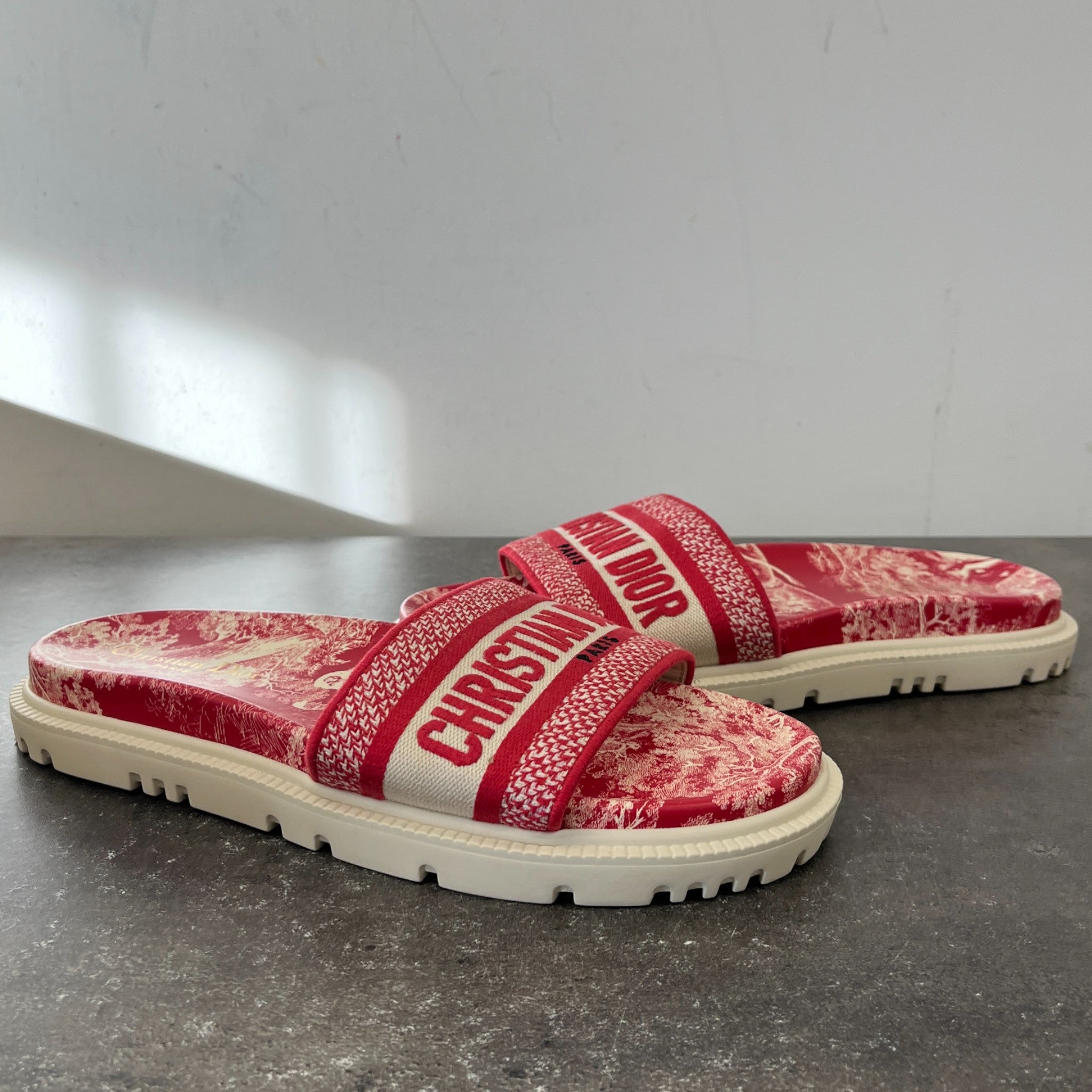 Women's Dway Slides Red Size EU 40.5 / 7.5