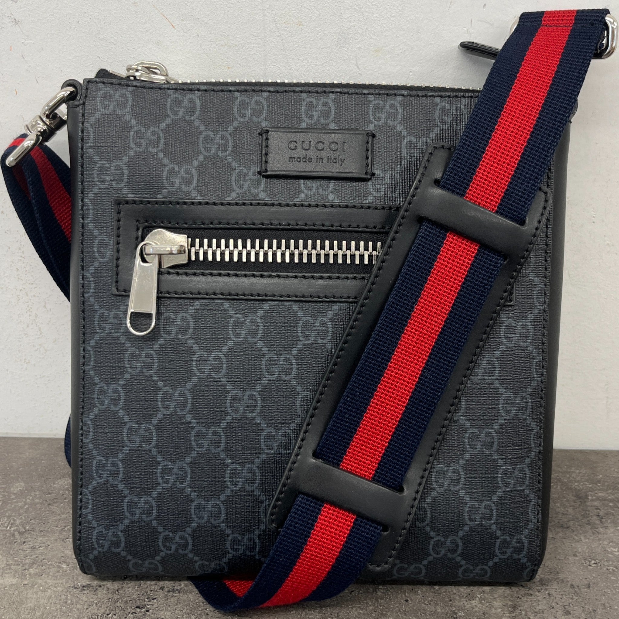 Men's Gg Supreme Small Messenger Bag Black