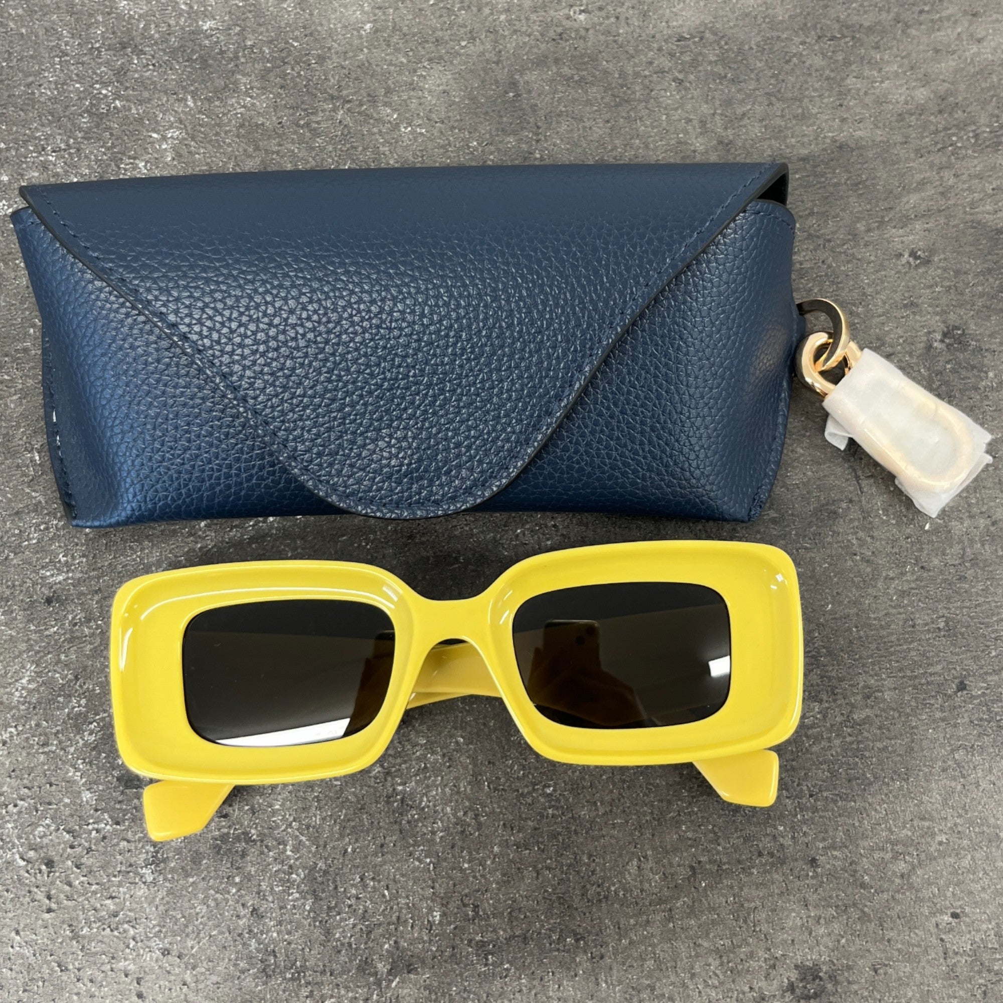 Women's Lw401011 Anagram Logo Sunglasses Yellow