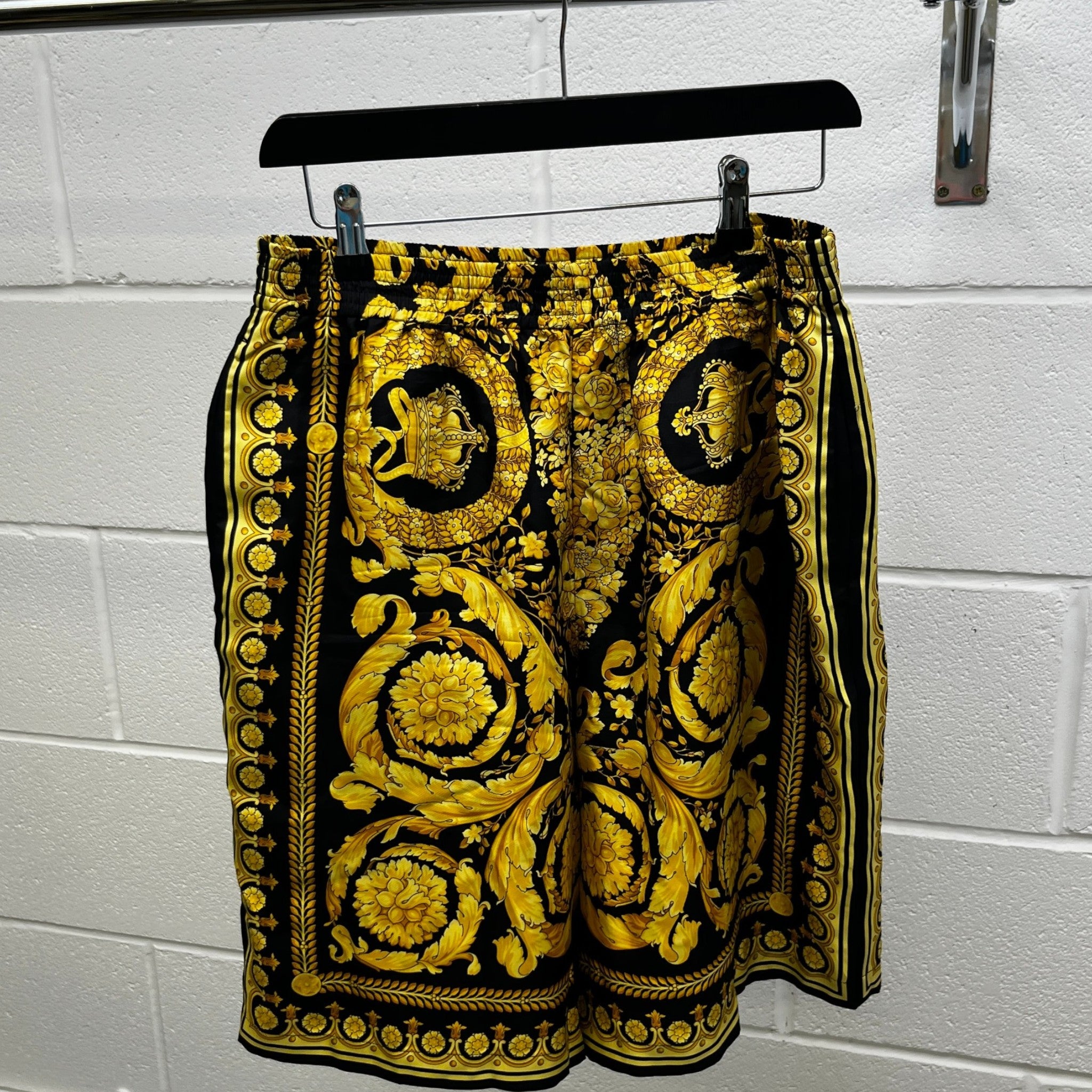 Men's Barocco Print Shorts Yellow Size IT 48 / UK 32