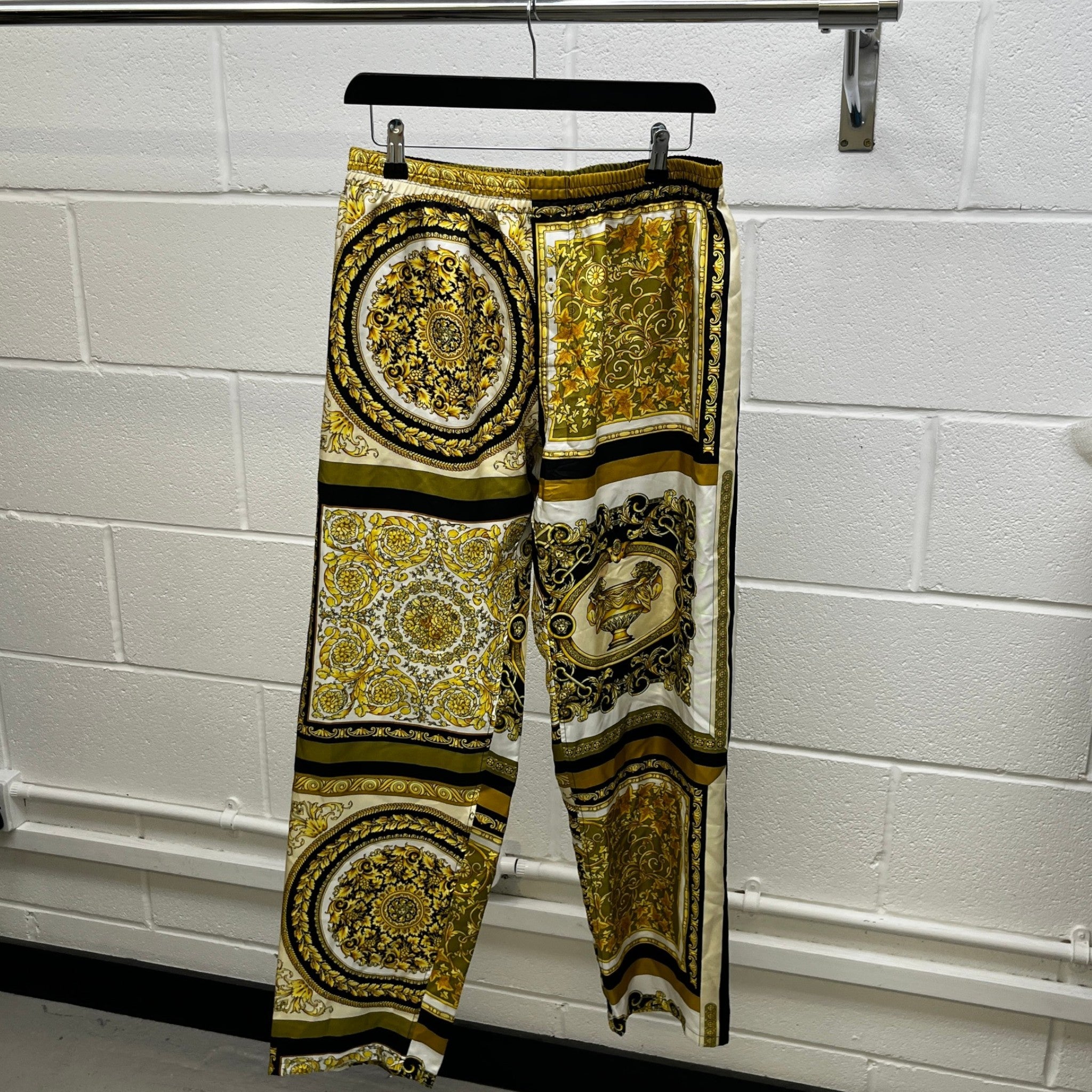 Men's Barocco Print Trousers Yellow Size IT 48 / UK 32