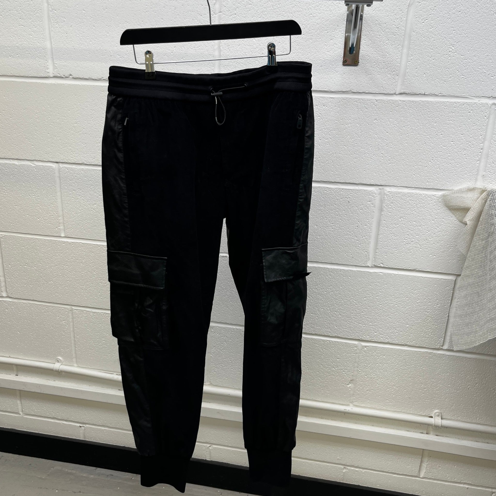 Men's Utility Zip Pockets Joggers Black Size IT 50 / UK 34