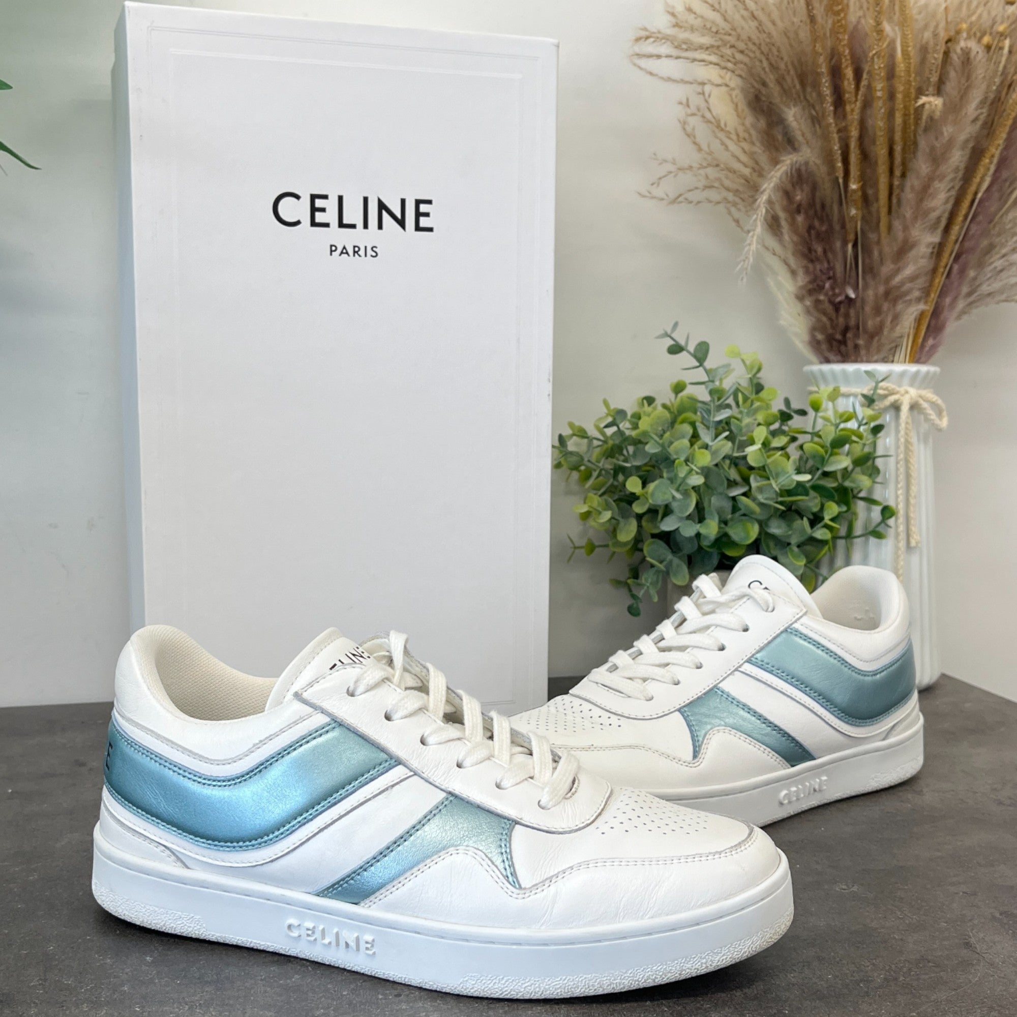 Women's Logo Lace Up Low Trainers White Size EU 37 / UK 4