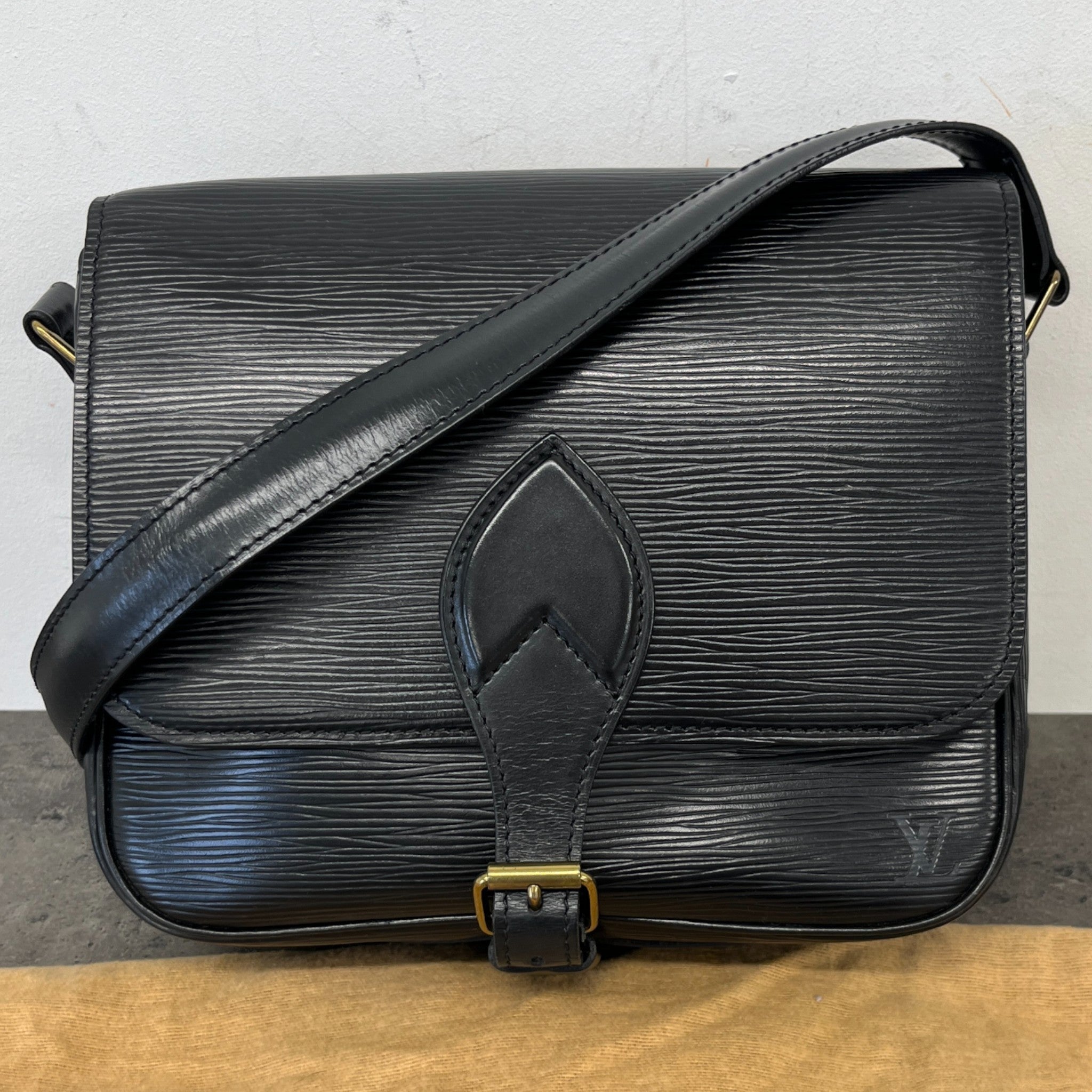 Women's Epi Cartouchiere Mm Bag Black