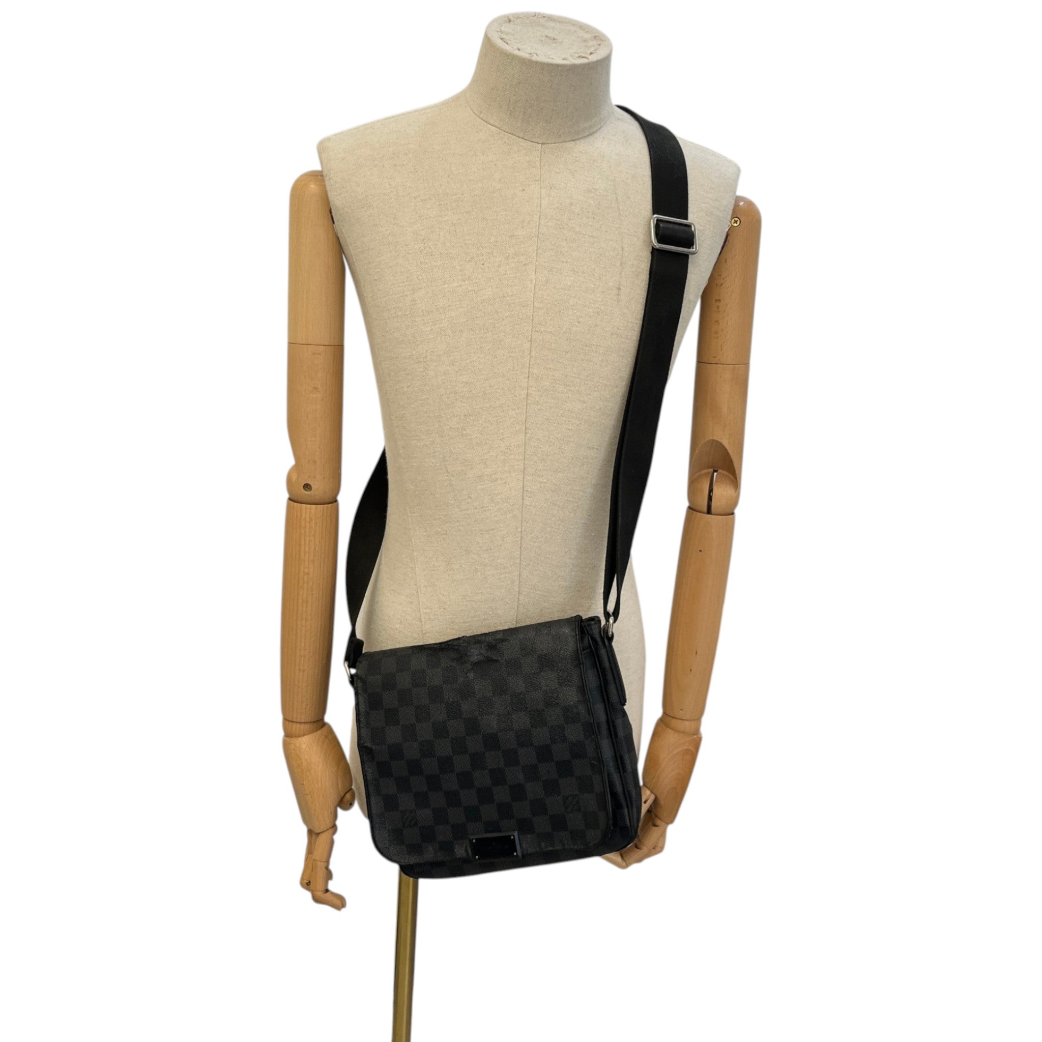 Men's Damier Graphite District Pm Messenger Bag Black
