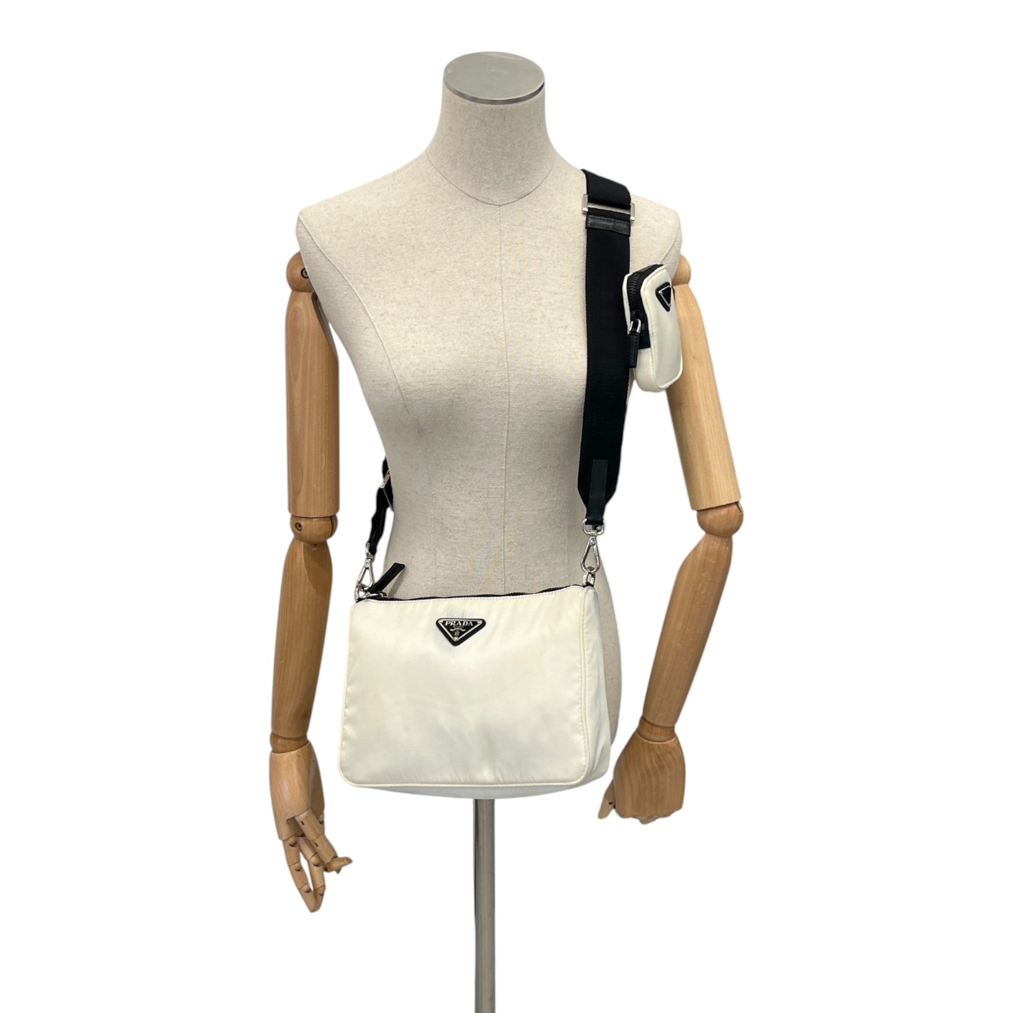 Women's Re-Edition Plaque Logo Handbag White