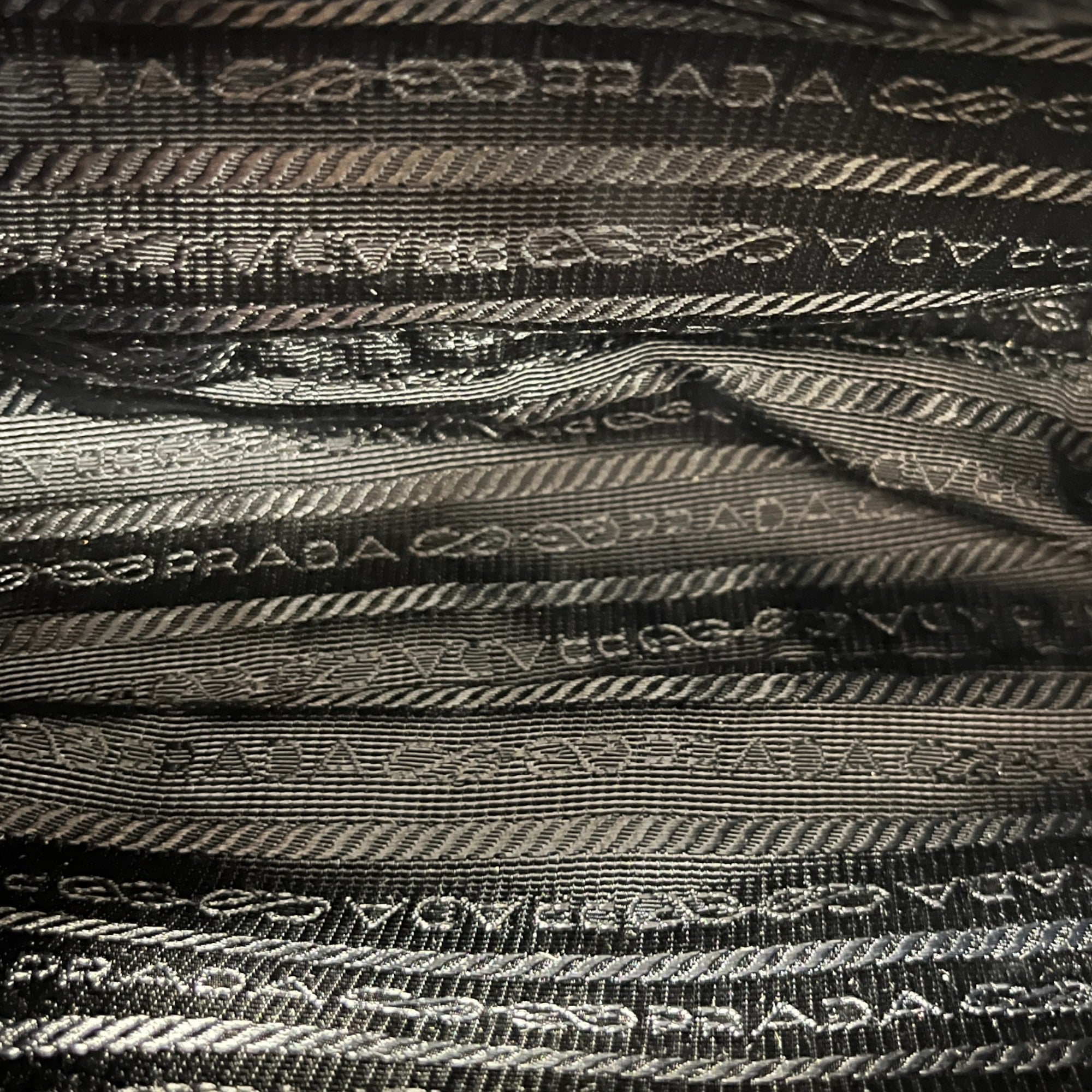 Women's Re-Edition Plaque Logo Handbag White