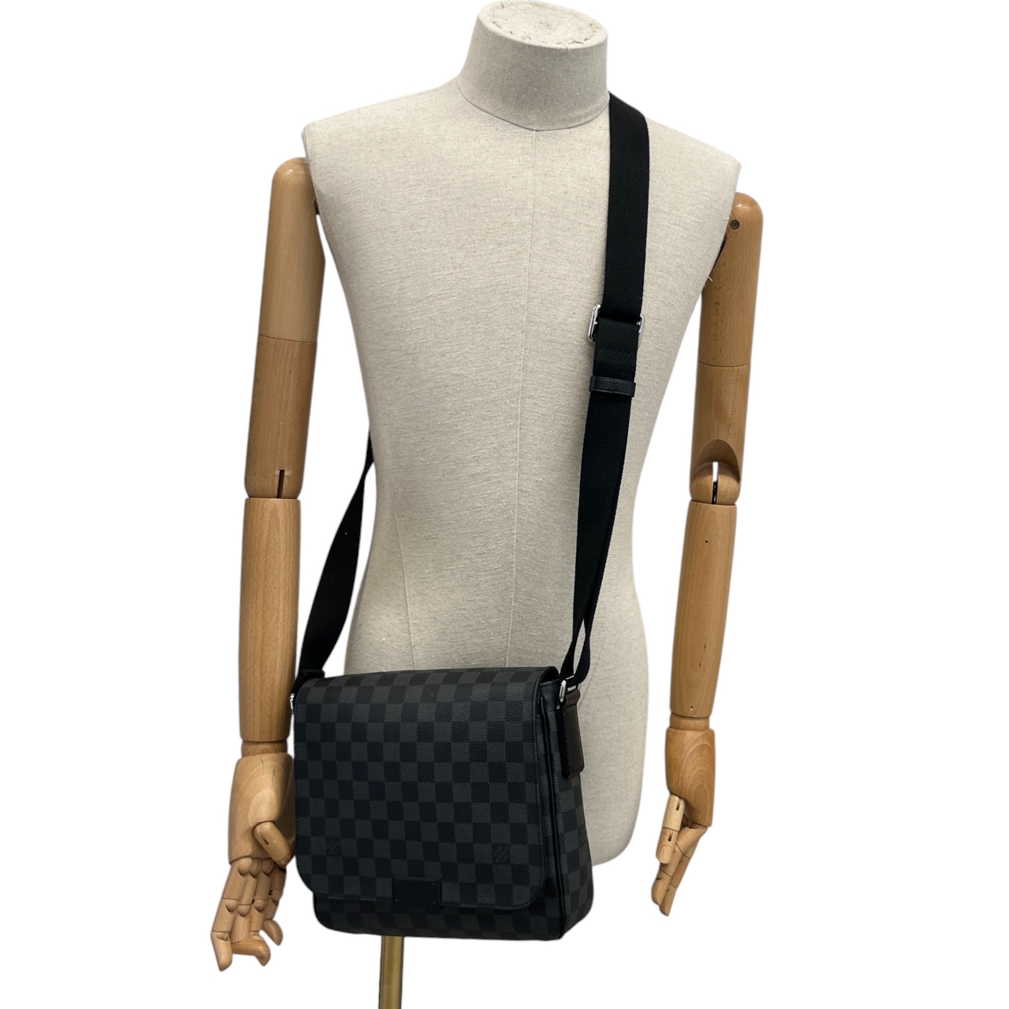 Men's Damier Graphite District Pm Messenger Bag Black