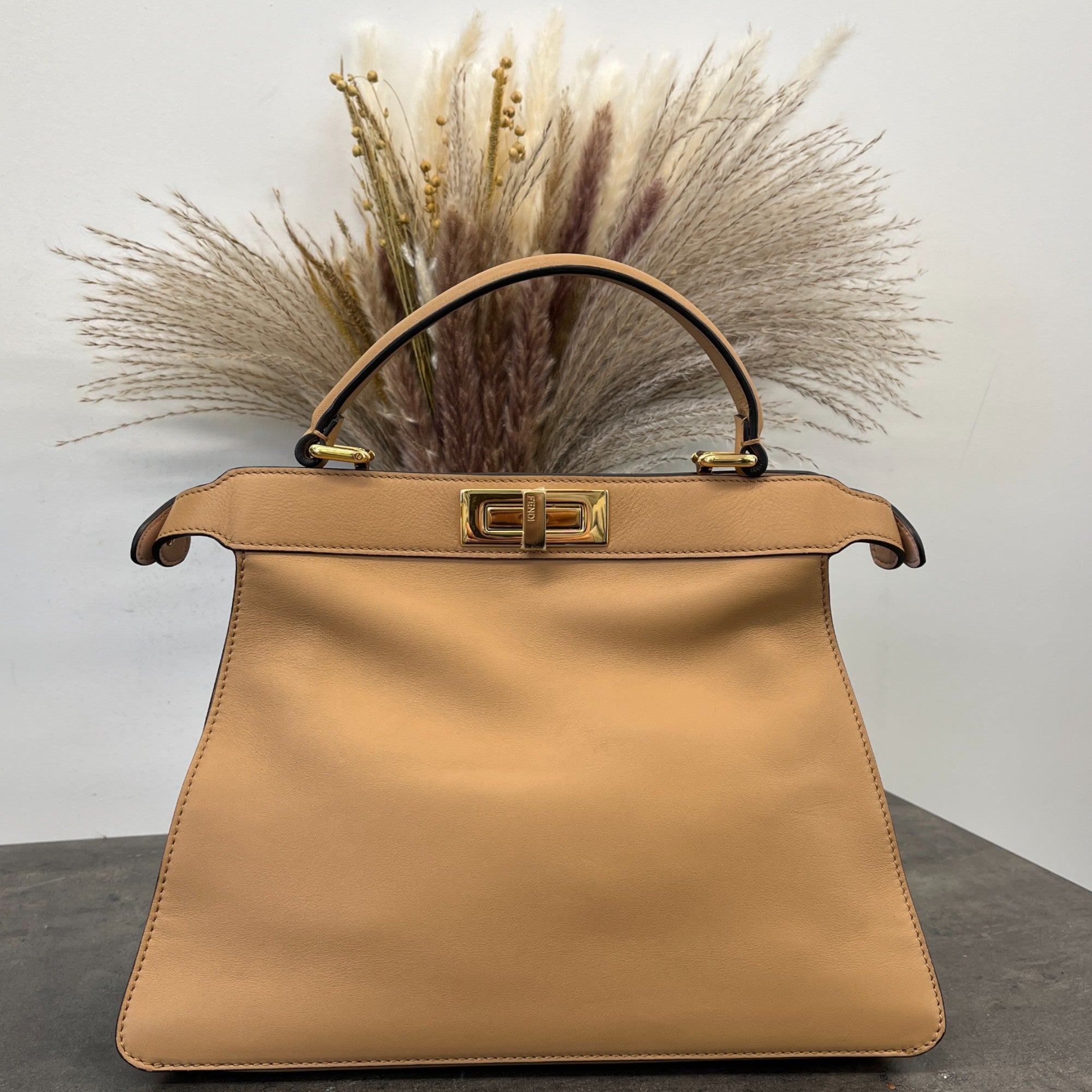 Women's Peekaboo Iseeu Small Handbag Beige