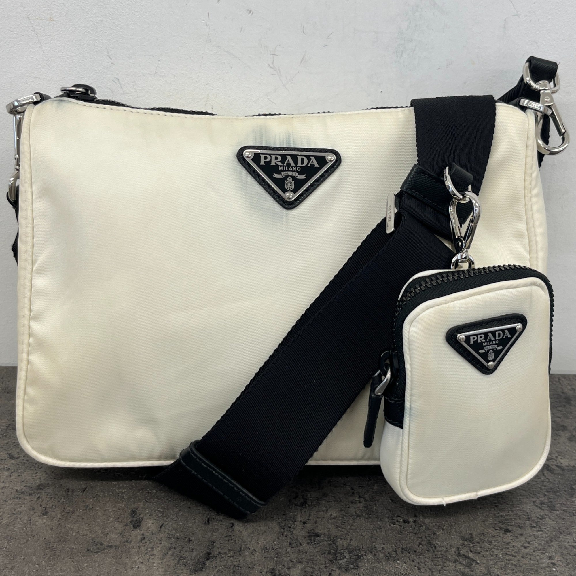 Women's Re-Edition Plaque Logo Handbag White