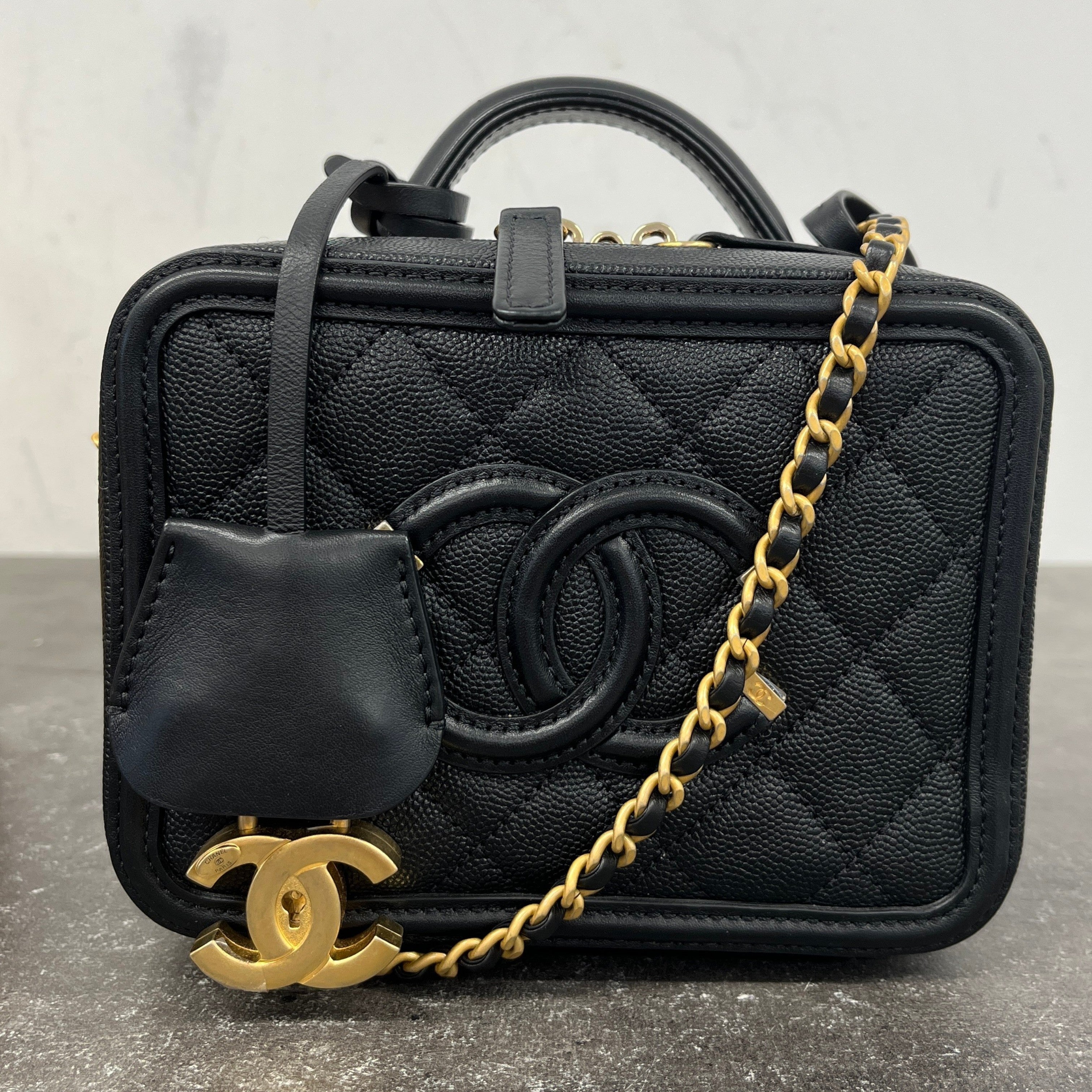Women's Cc Filigree Vanity Case Caviar Bag Black