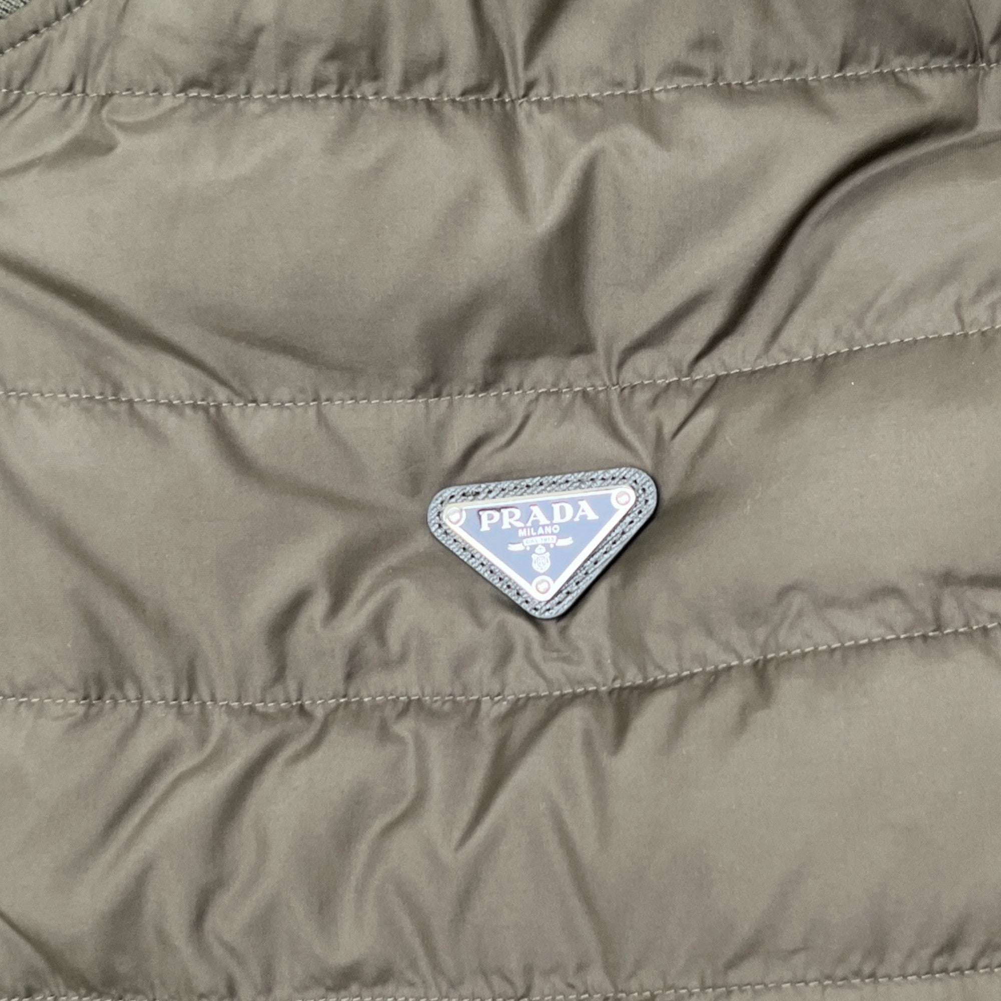 Men's Technical Fabric Plaque Logo Down Jacket Khaki Size S
