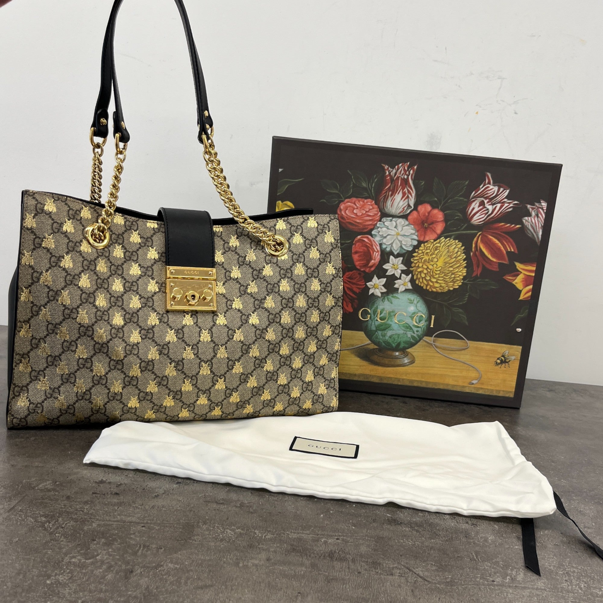 Women's Padlock Gg Supreme Bee Tote Bag Black