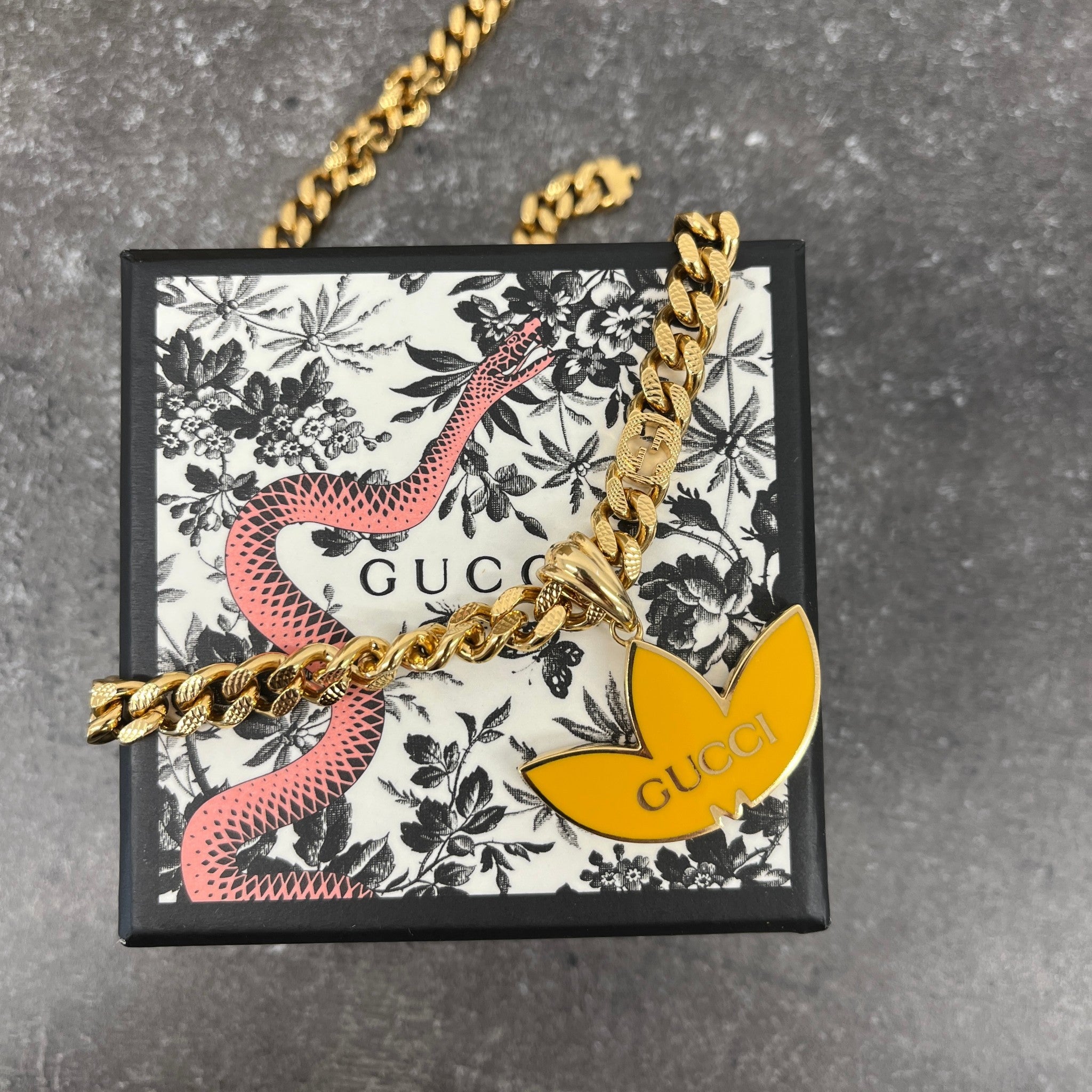 Women's Enamel Gourmette Trefoil Pendant Necklace Gold