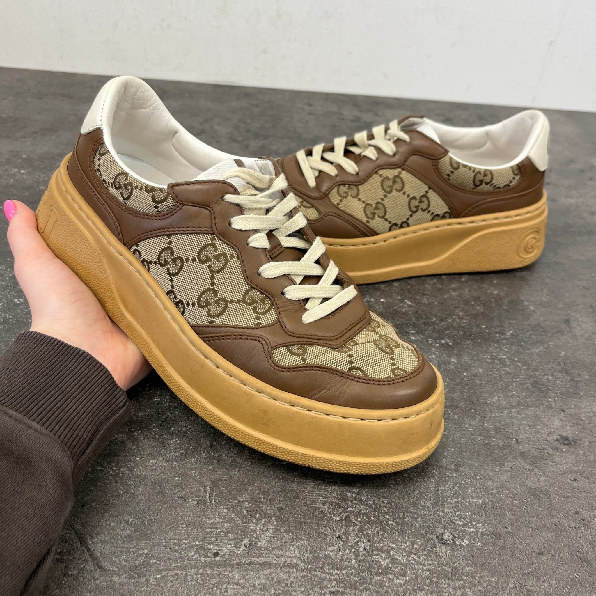 Women's Gg Supreme Oversized Low Trainers Tan Size EU 37.5 / UK 4.5
