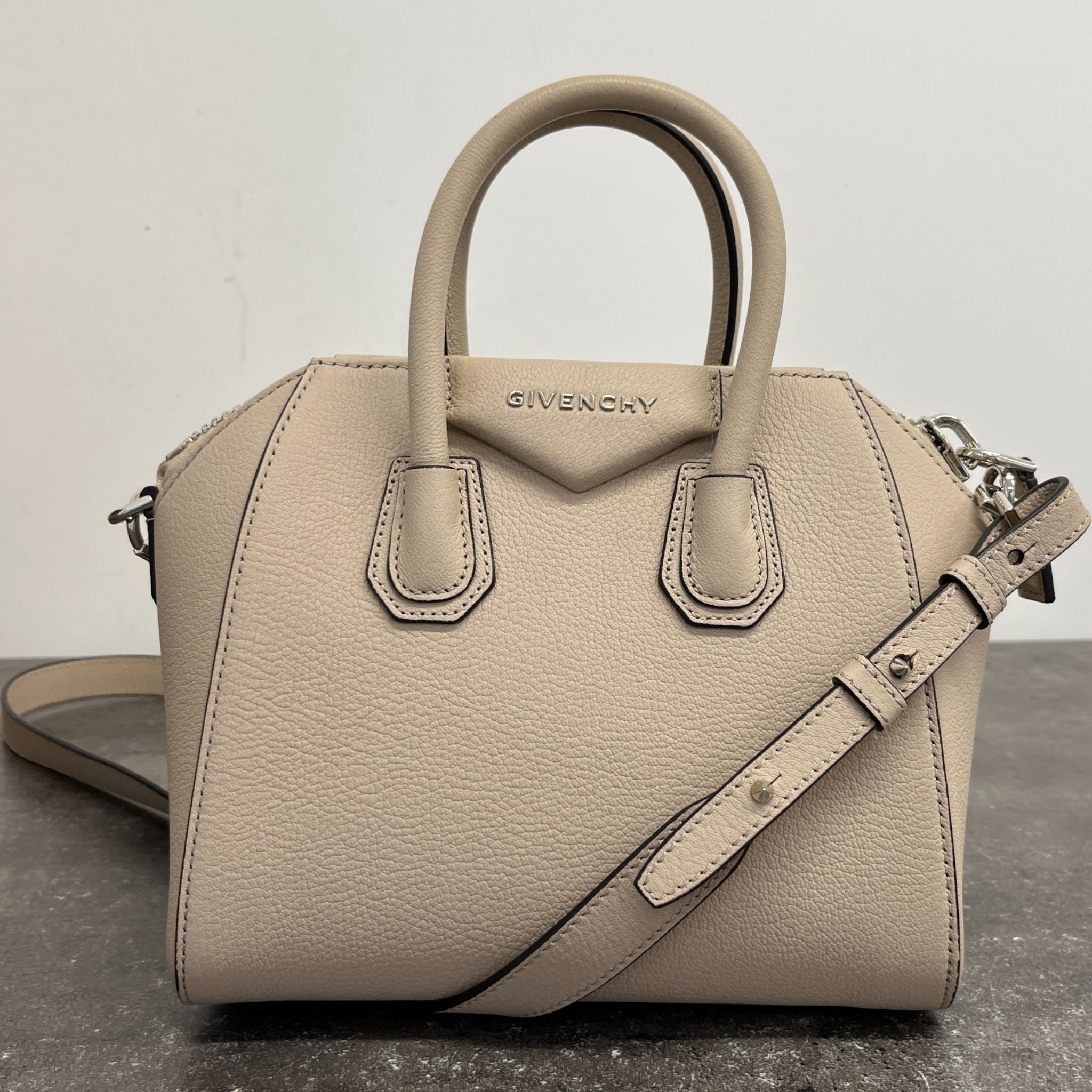 Women's Antigona Mini Handbag Beige