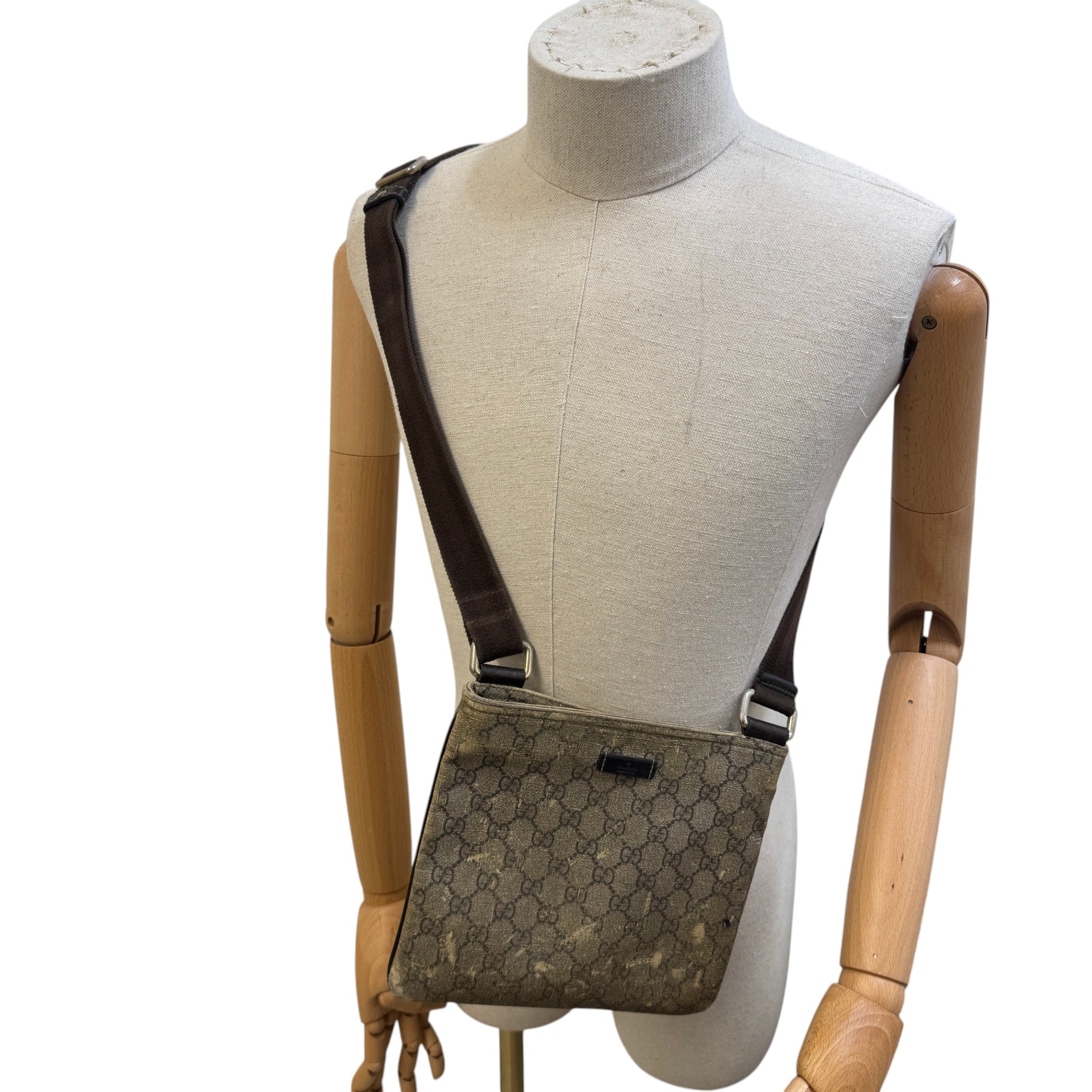 Men's Gg Supreme Messenger Bag Beige
