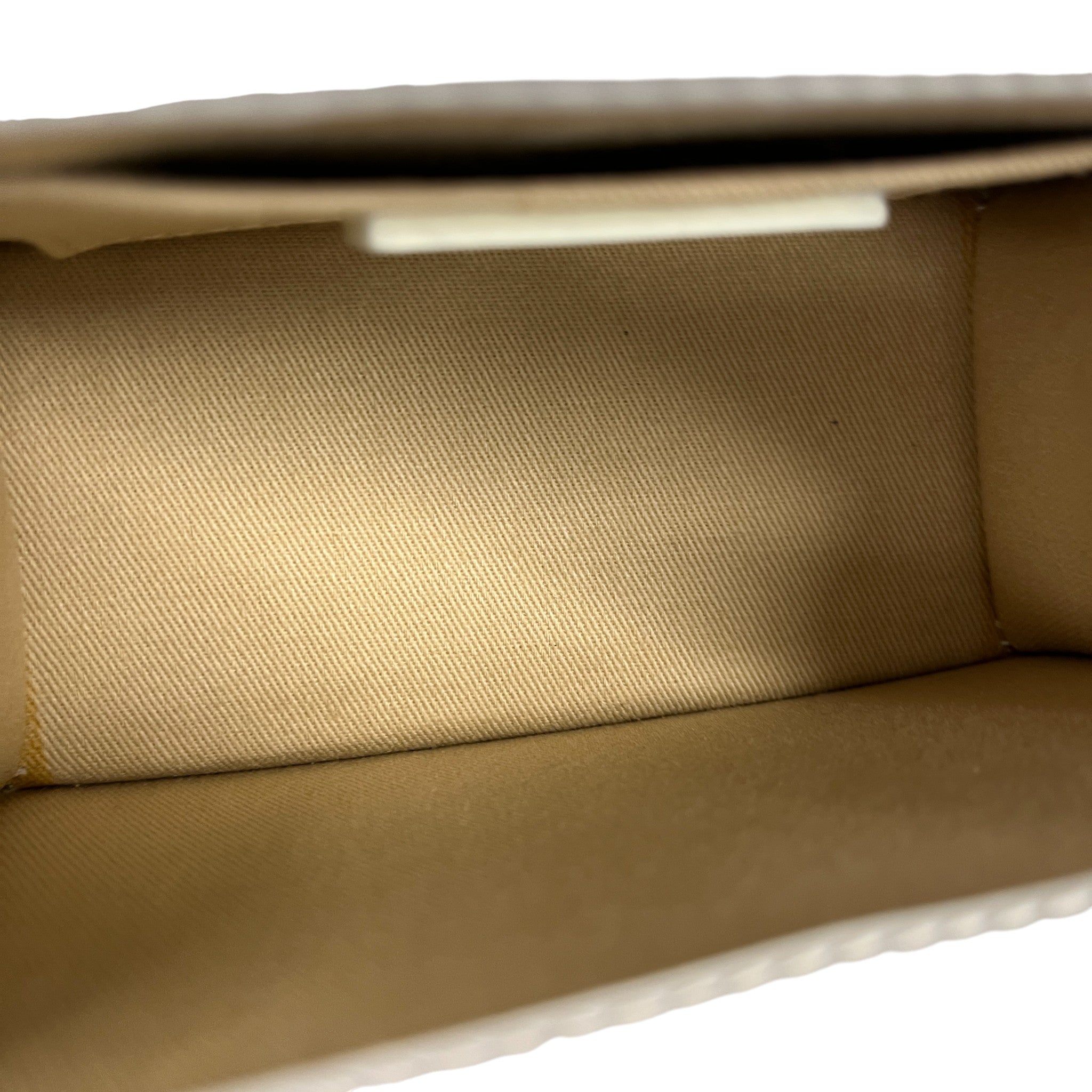 Women's The Medium Chiquito Bag White