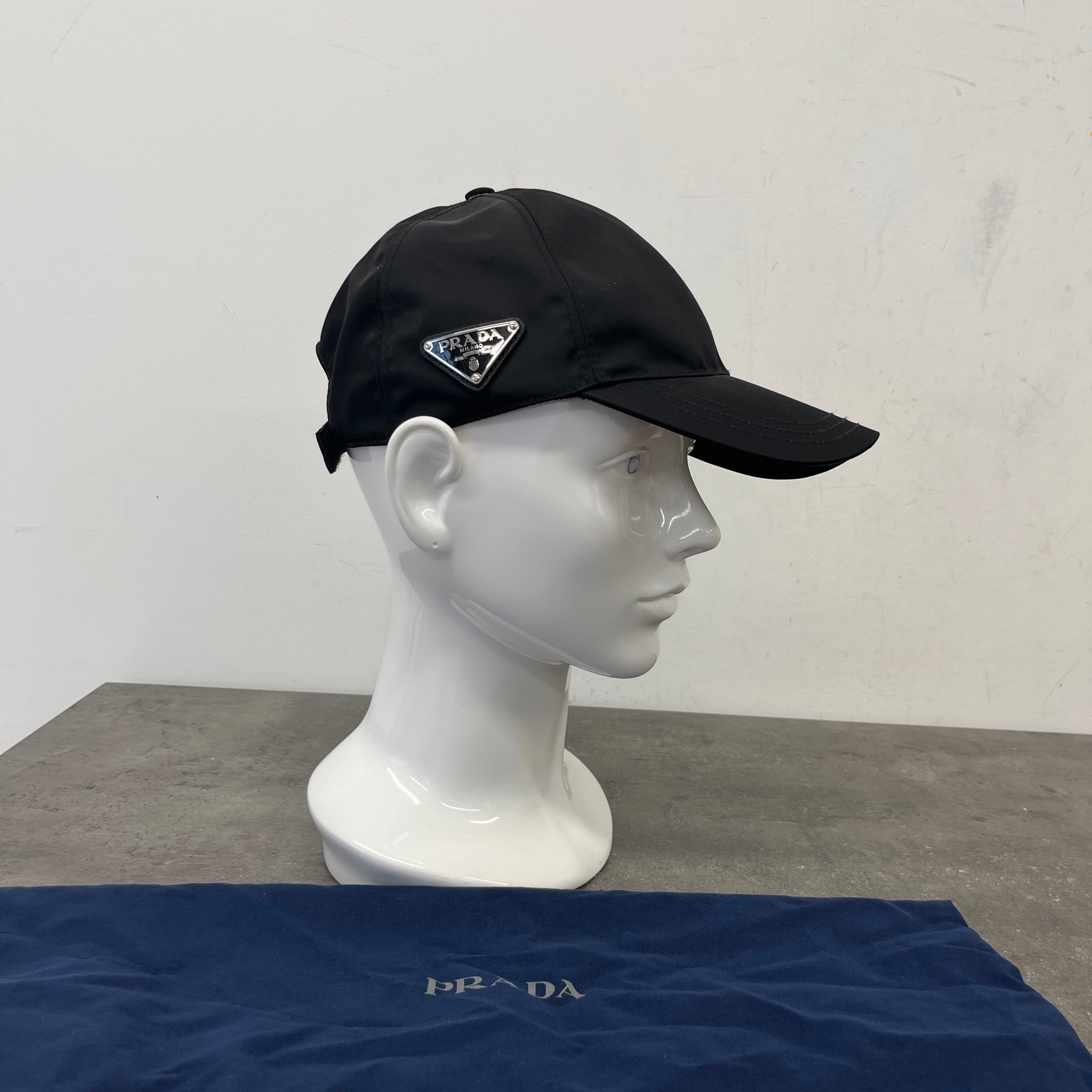 Men's Plaque Logo Cap Black Size 95cm / UK 14