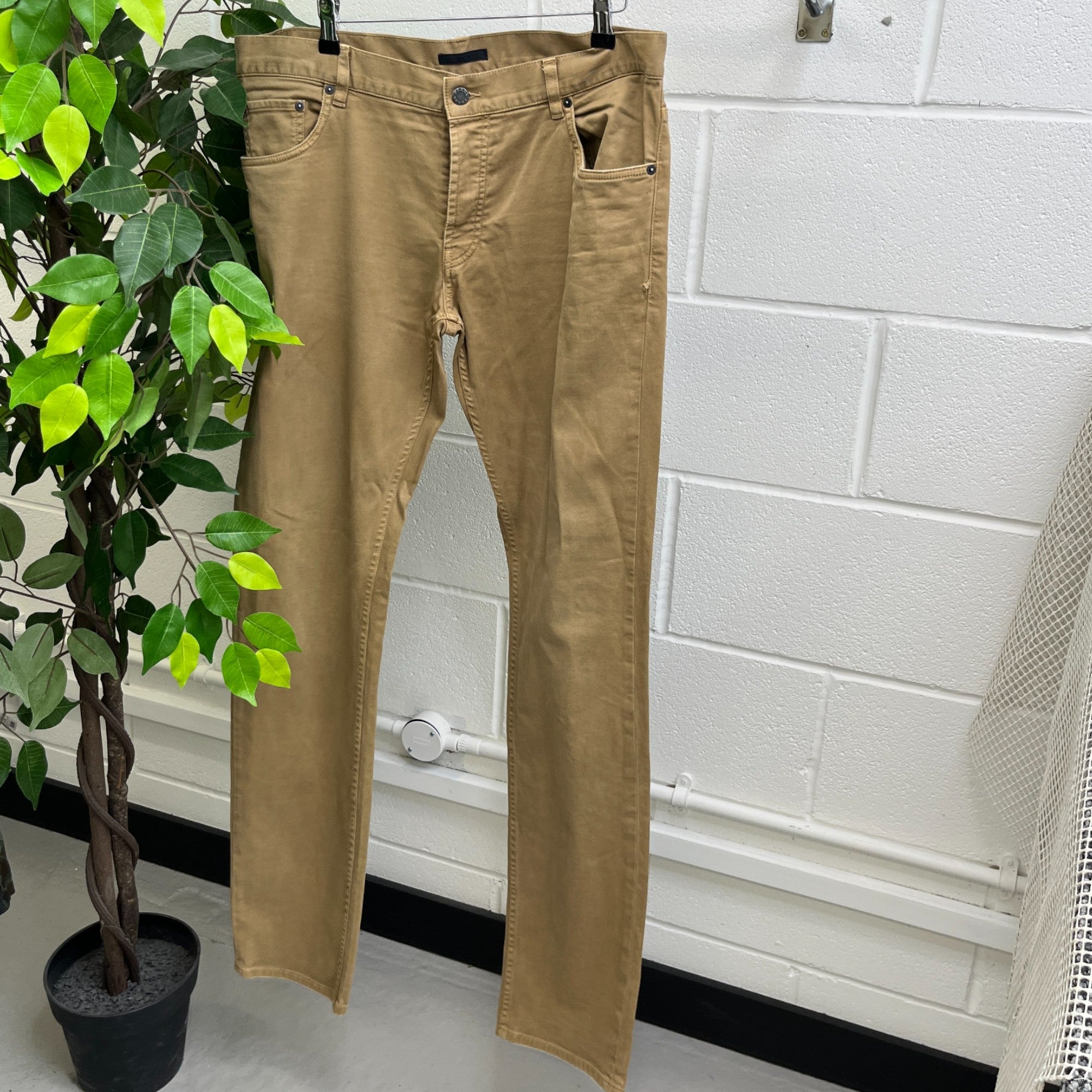 Men's Plaque Logo Jeans Beige Size Waist 36"