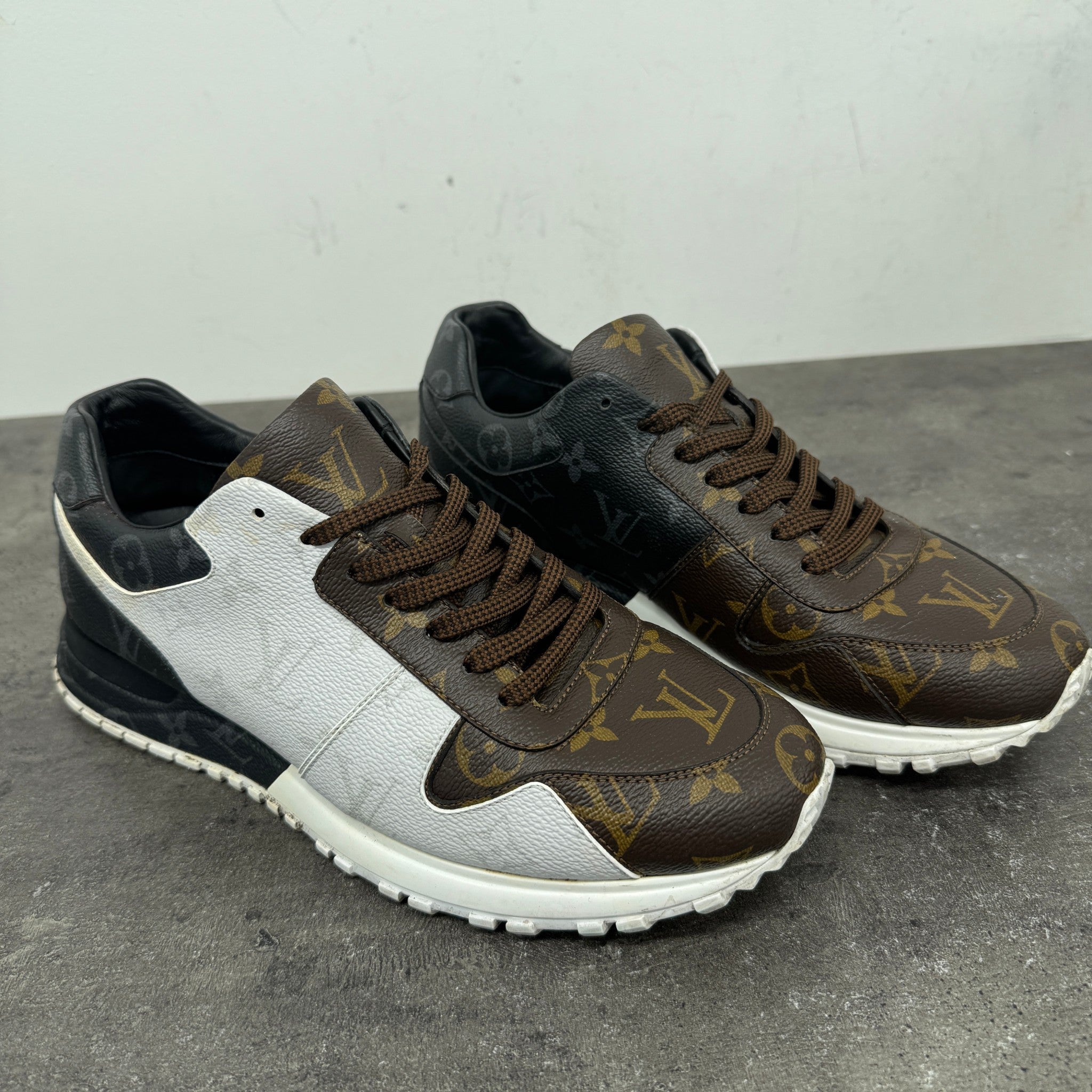 Men's Monogram Run Away Low Trainers Brown Size EU 41 / UK 7