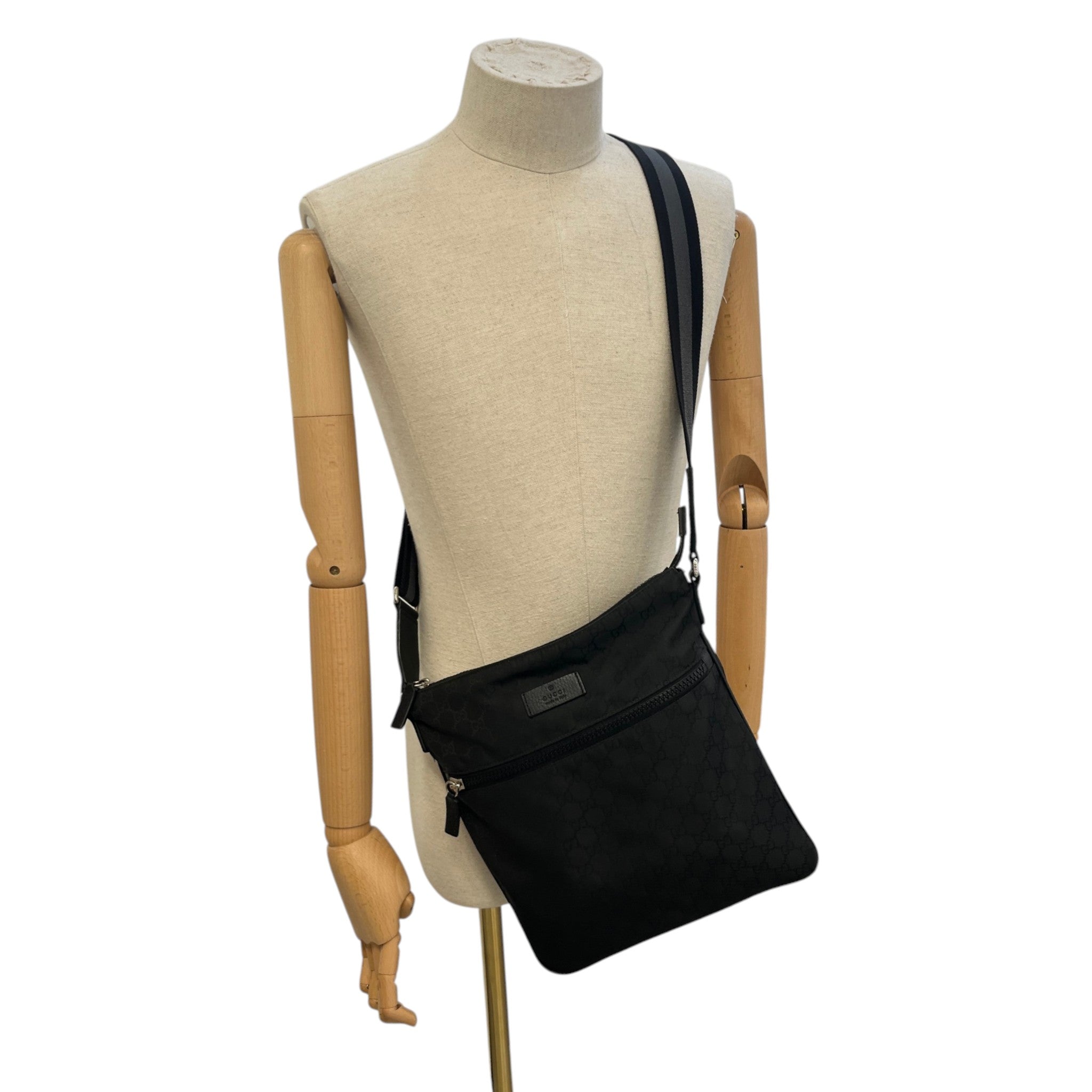 Men's Gg Supreme Messenger Bag Black