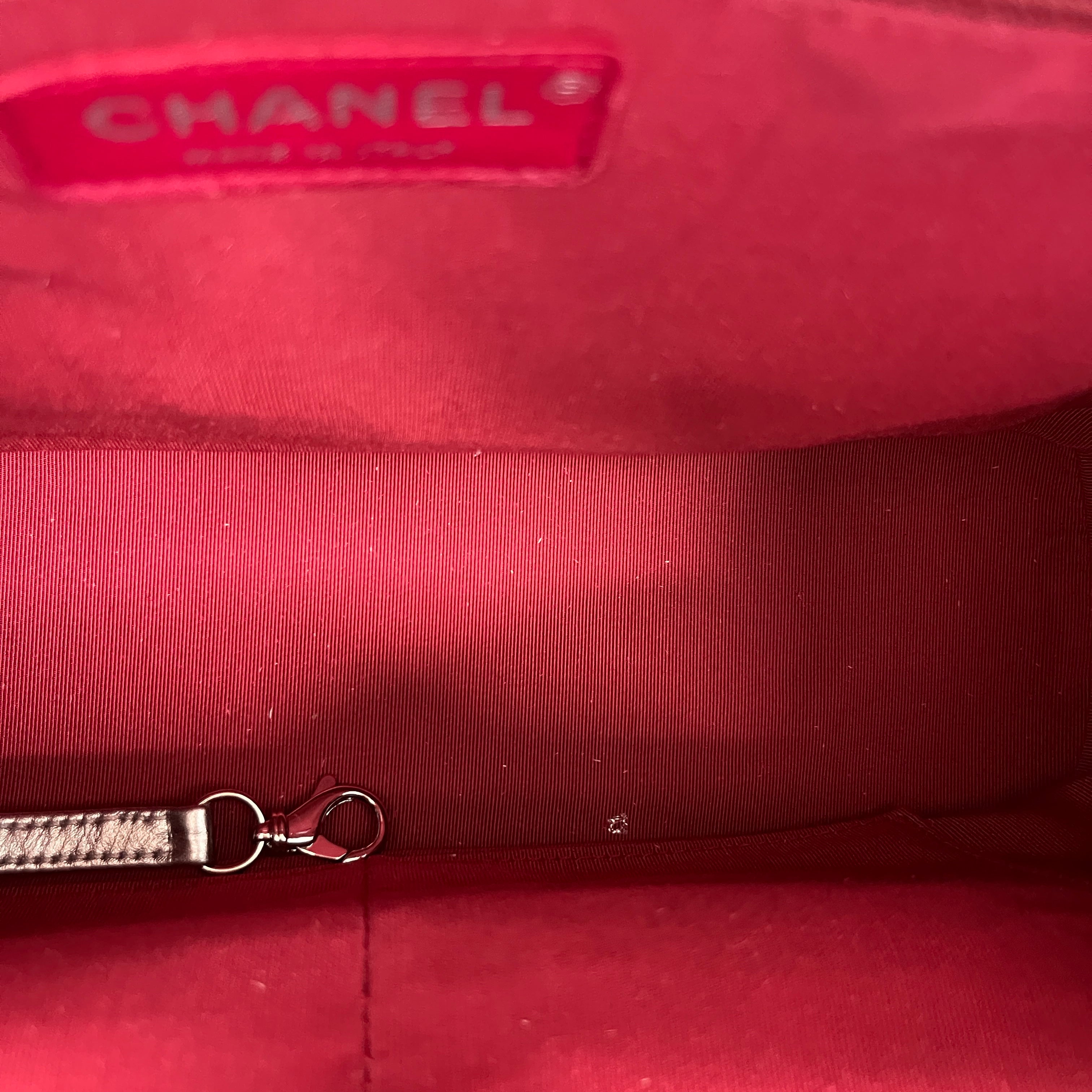 Women's Medium Gabrielle Hobo Handbag Silver