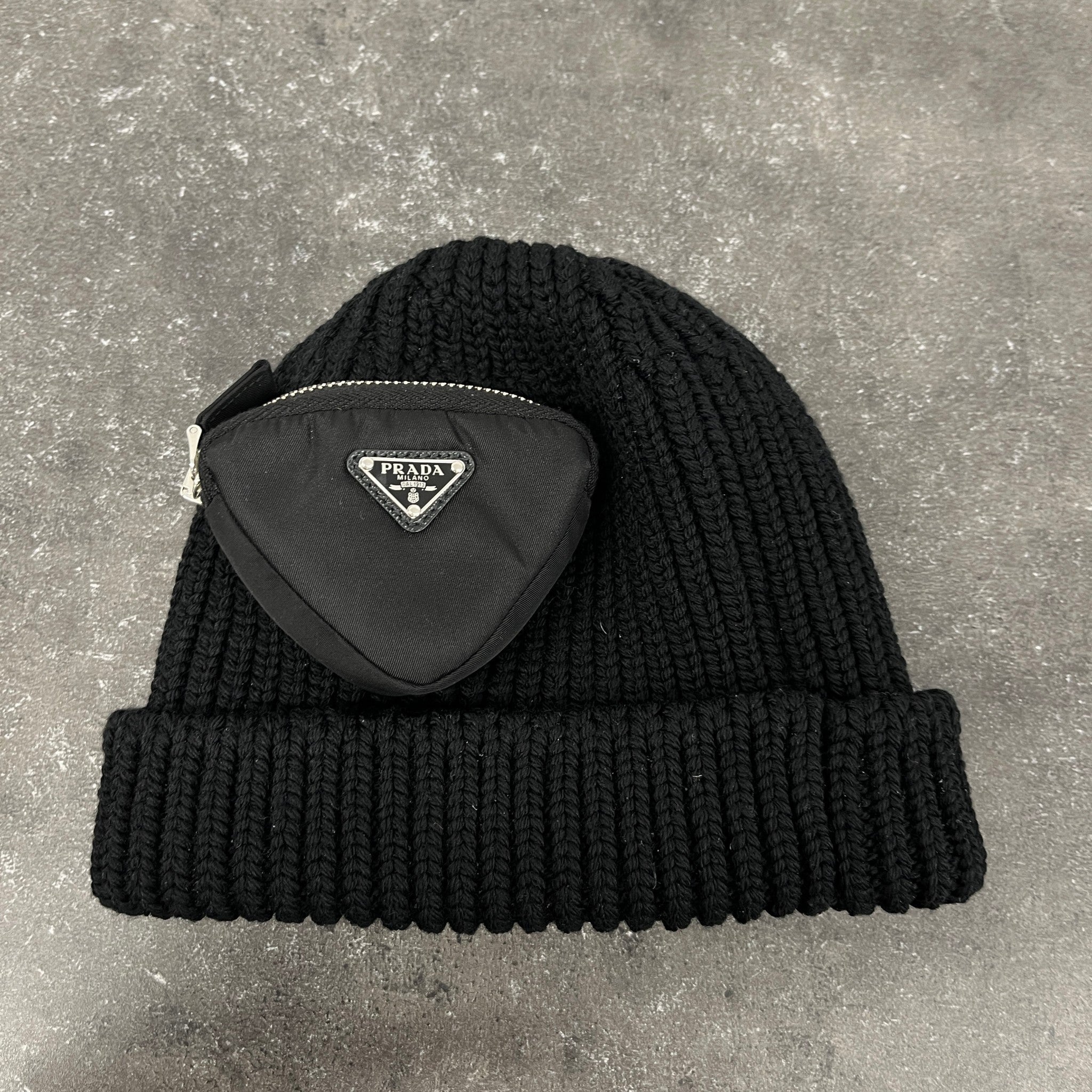 Men's Plaque Logo Pouch Hat Black Size M