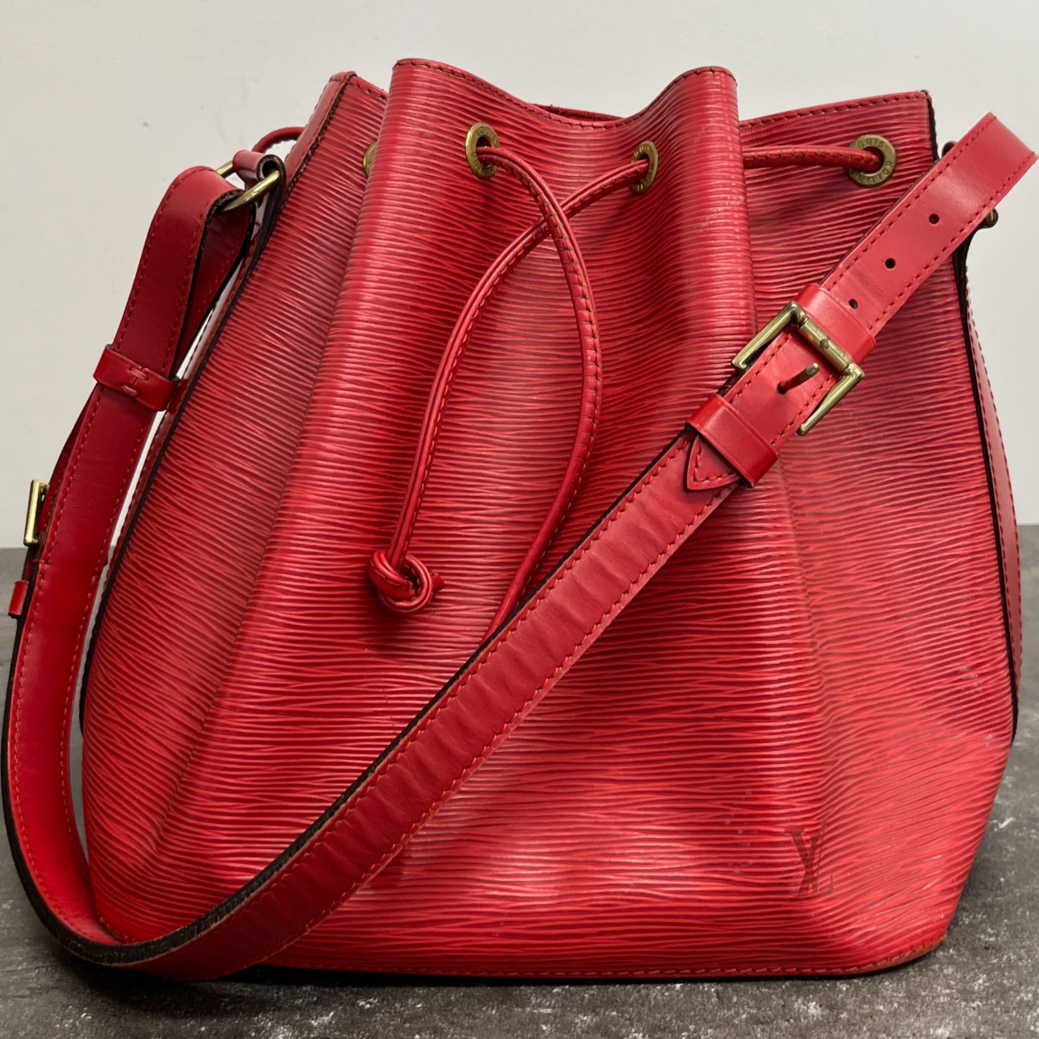Women's Noe Epi Leather Bag Red