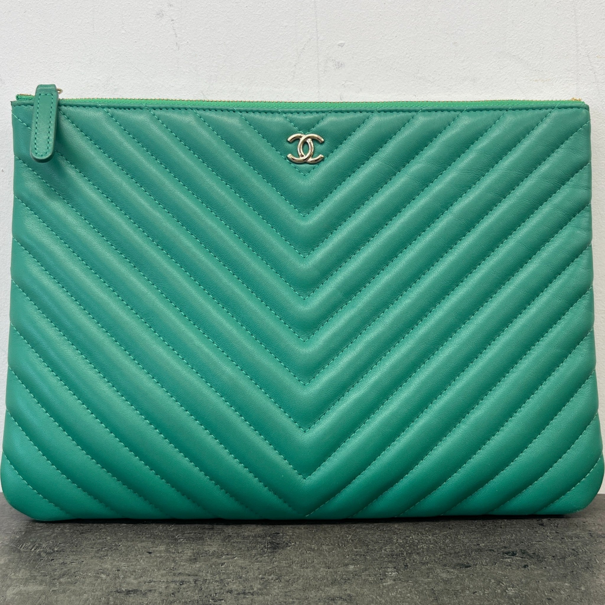 Women's Cc Chevron O-Case Lambskin Pouch Green