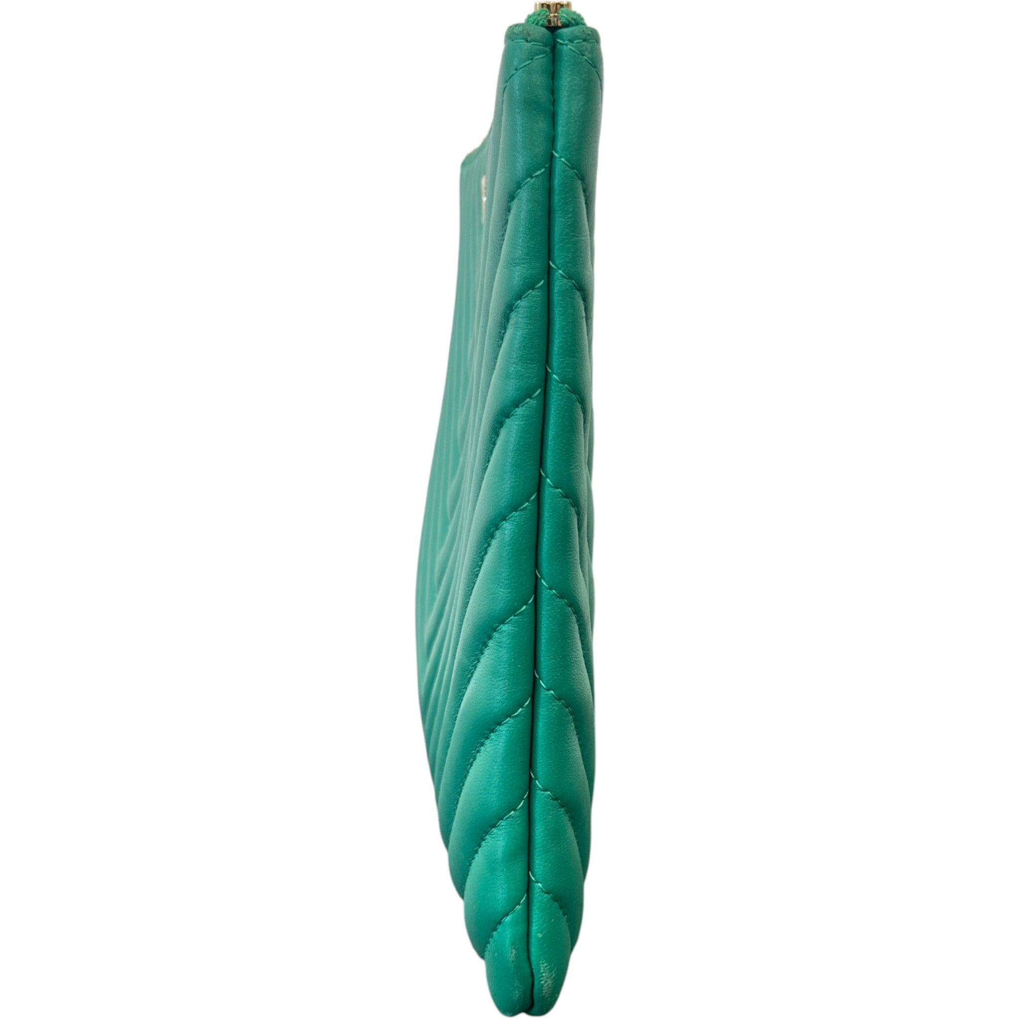 Women's Cc Chevron O-Case Lambskin Pouch Green