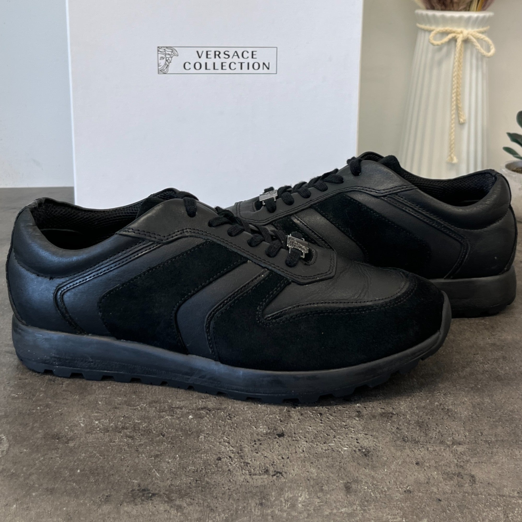 Men's Medusa Plaque Low Trainers Black Size EU 41 / UK 7