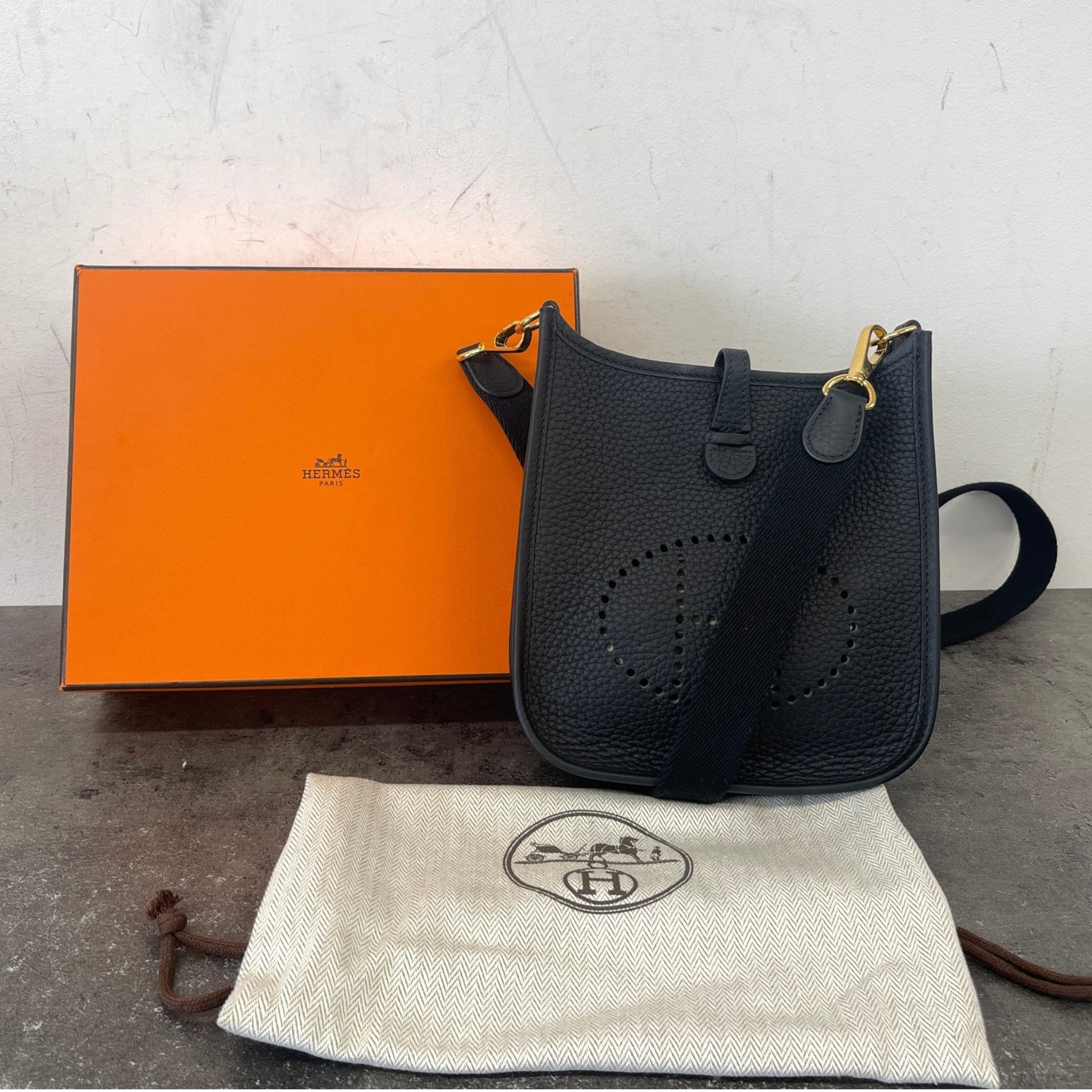 Women's Mini Evelyne 16 Clemence Leather Noir Bag Black