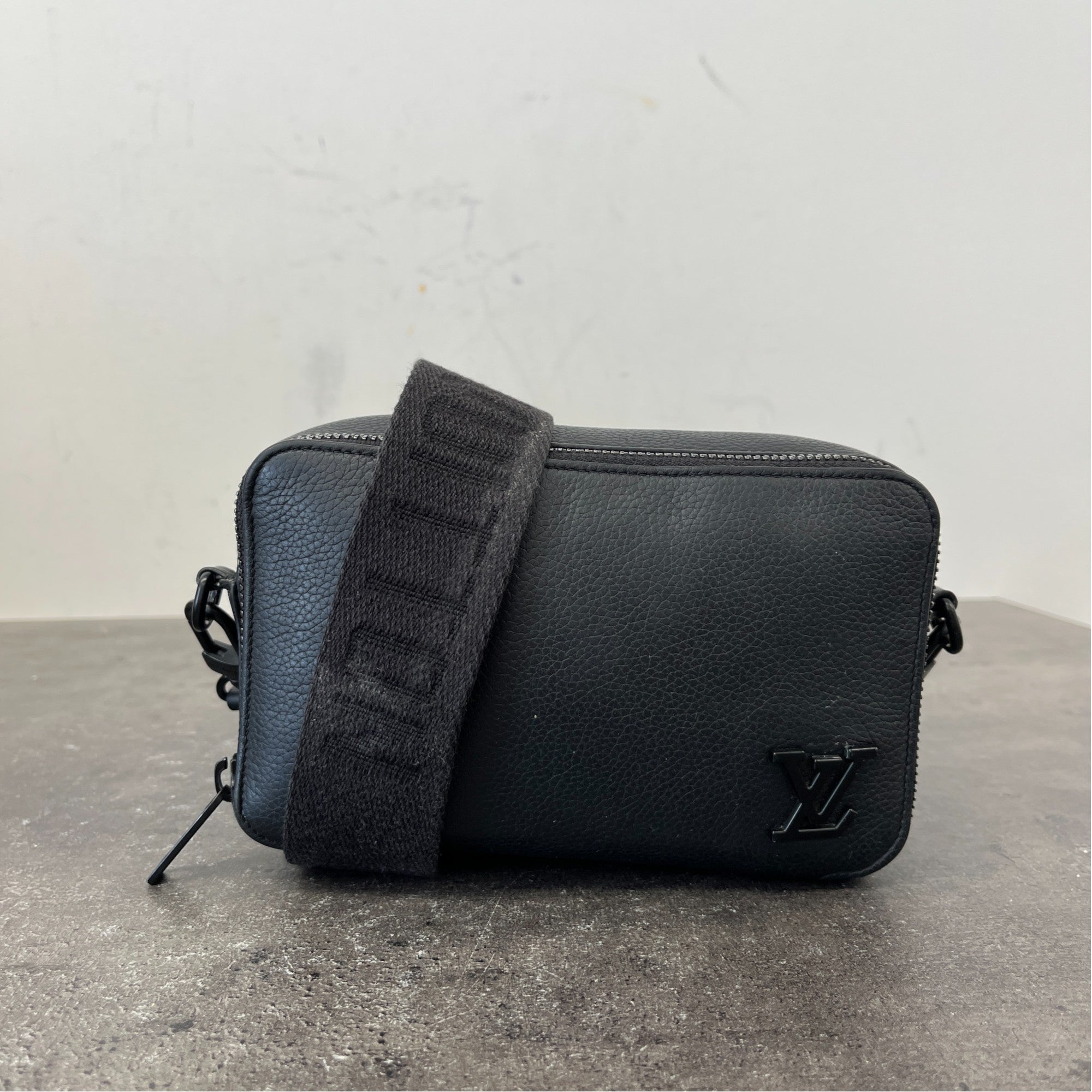 Men's Alpha Wearable Wallet Belt Bag Black