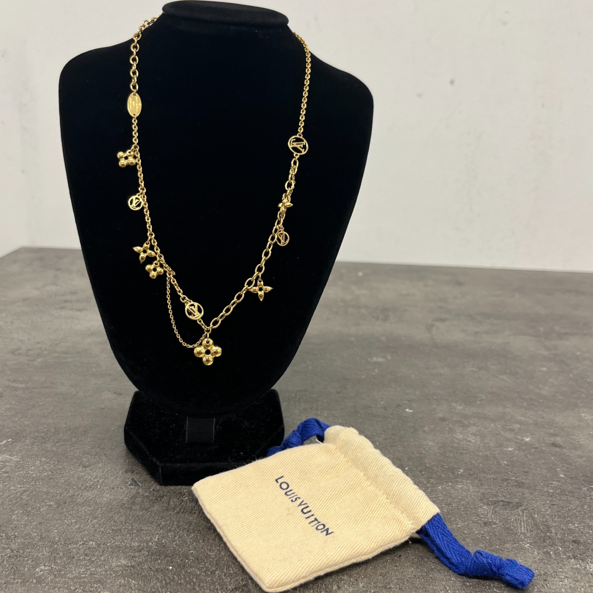 Women's Blooming Supple Necklace Gold