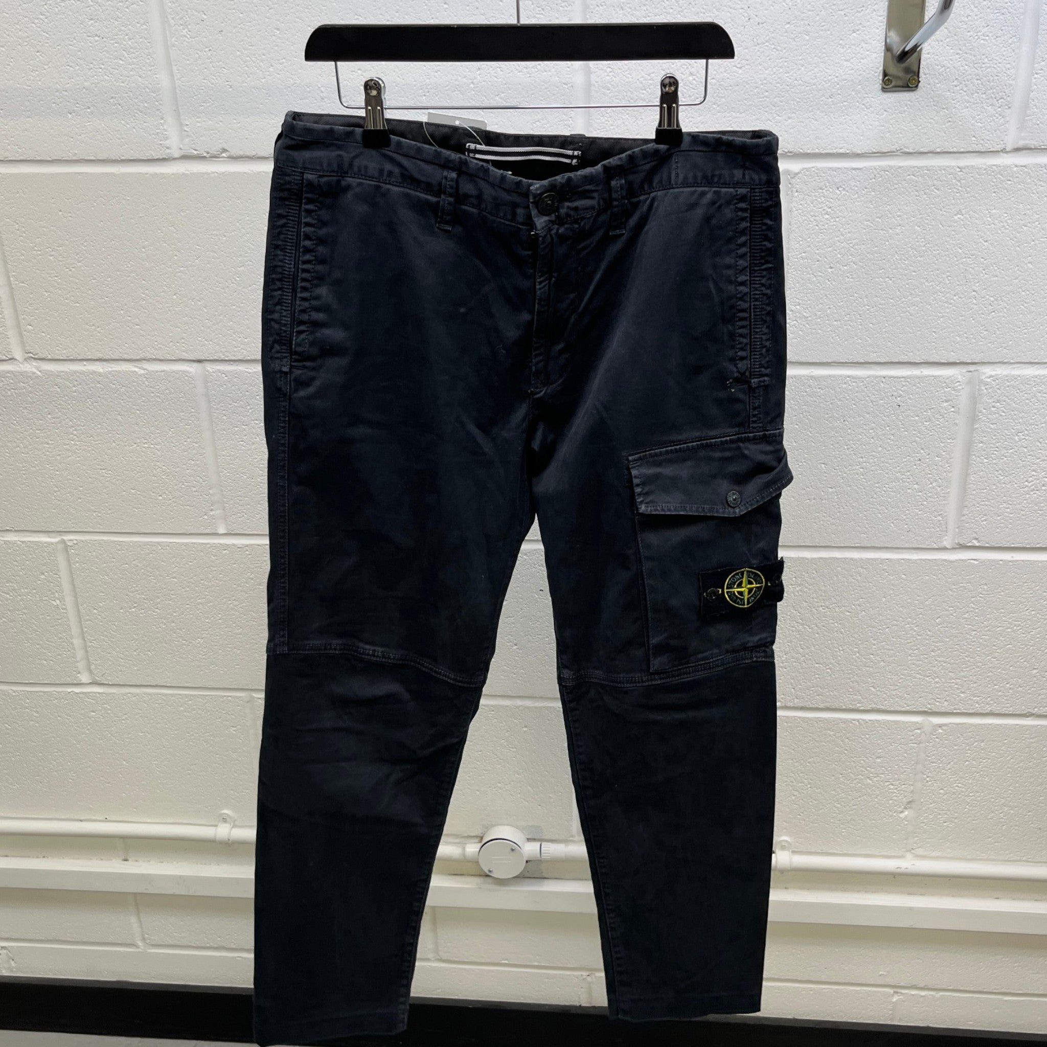 Men's Applique Logo Cargo Trousers Black Size Waist 33"