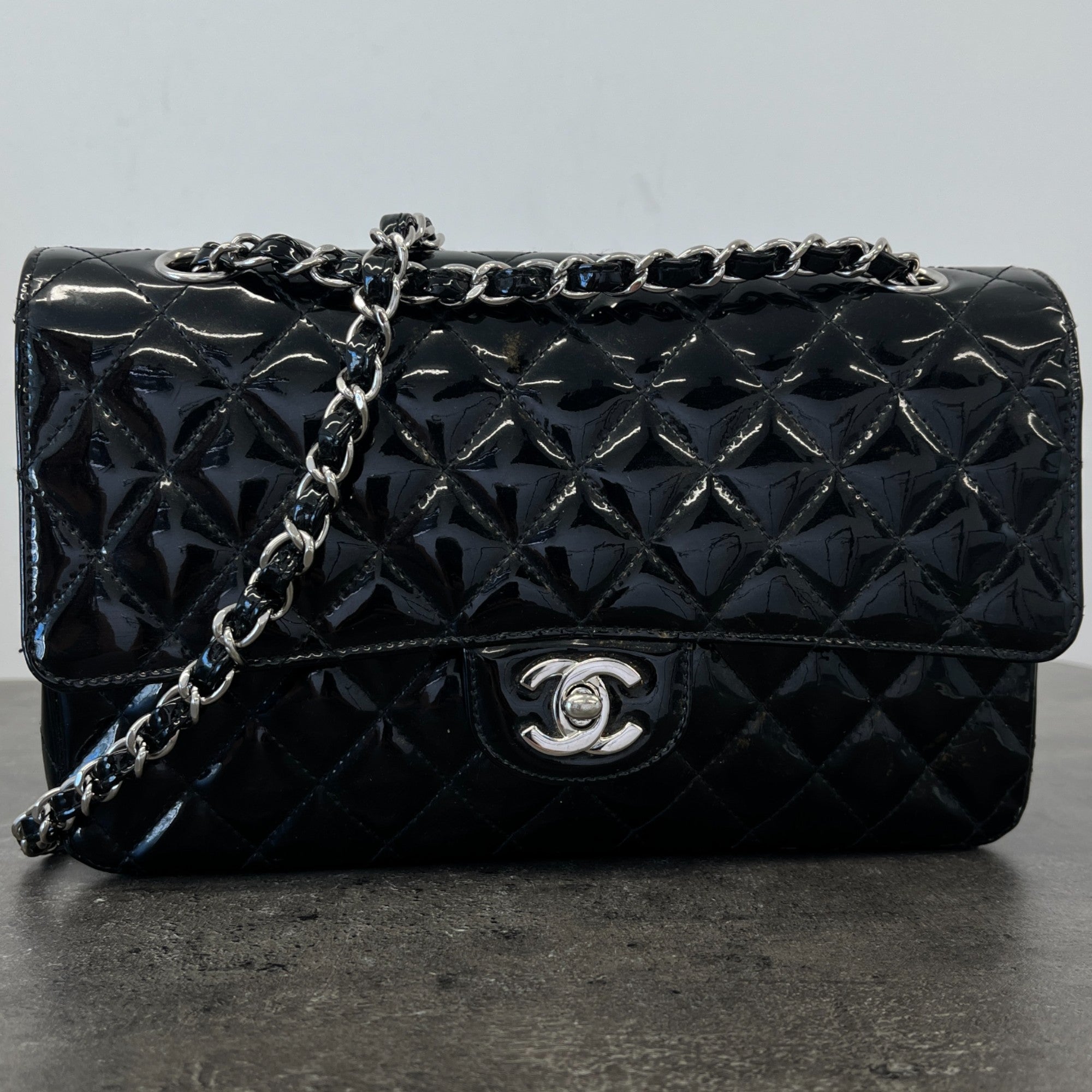 Women's Classic Flap Patent Medium Bag Black