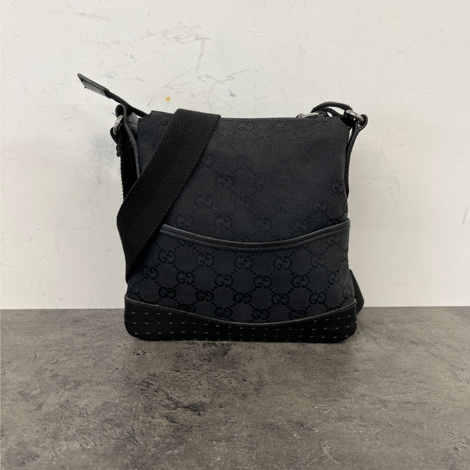 Women's Gg Canvas Messenger Bag Black