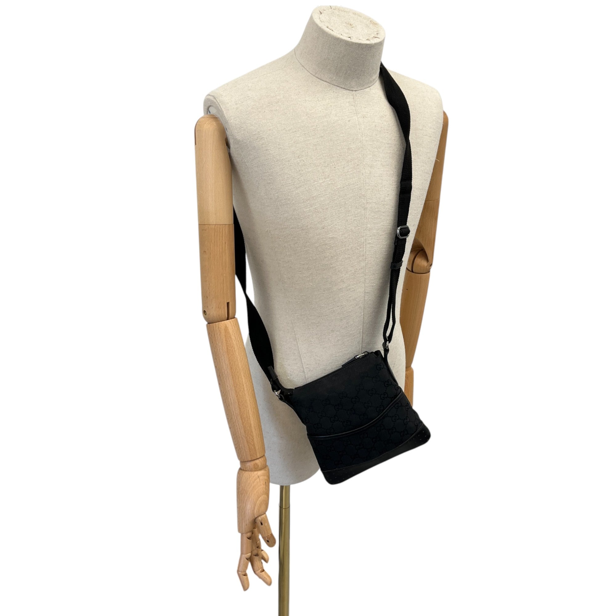 Women's Gg Canvas Messenger Bag Black