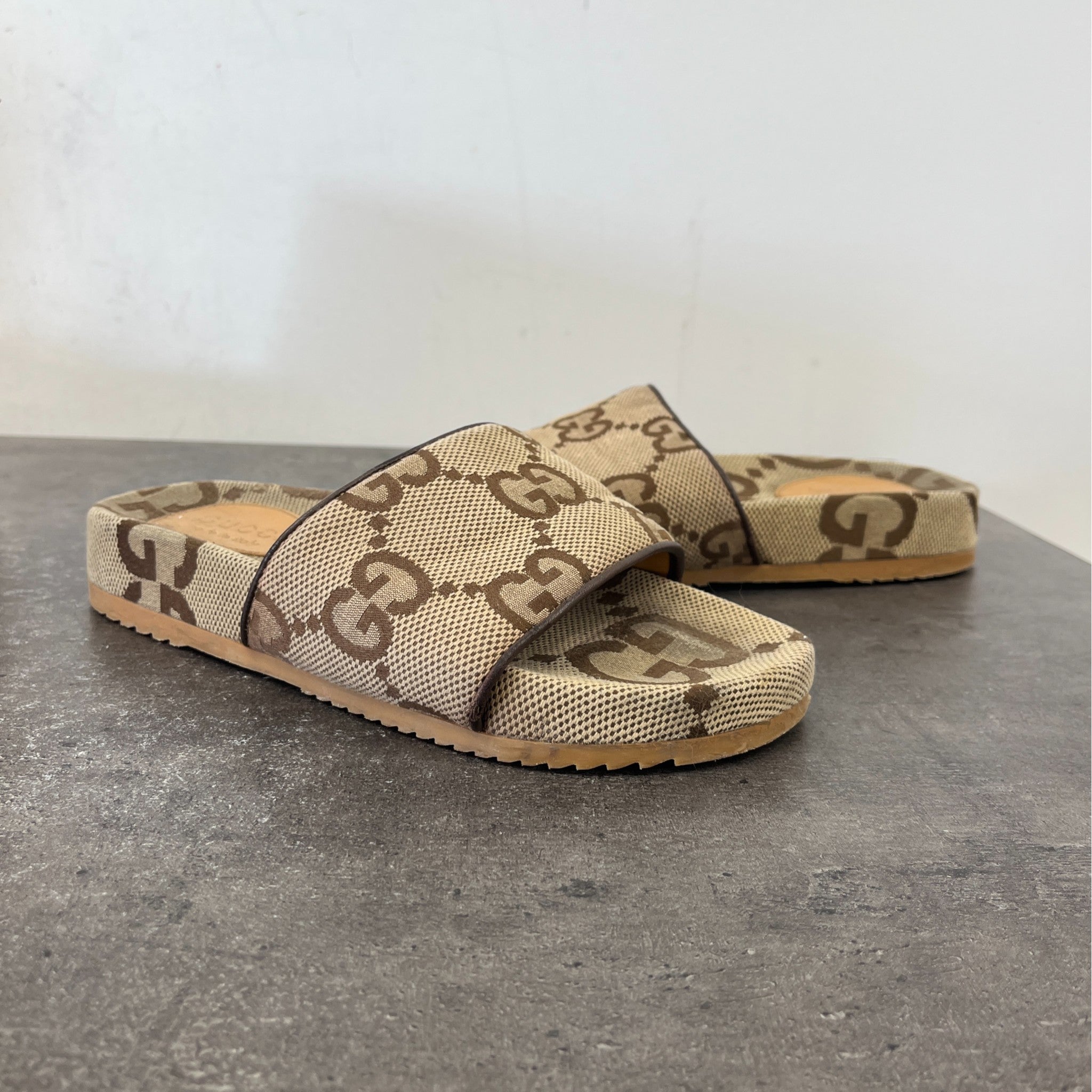 Men's Gg Supreme Canvas Slides Beige Size EU 40 / UK 6