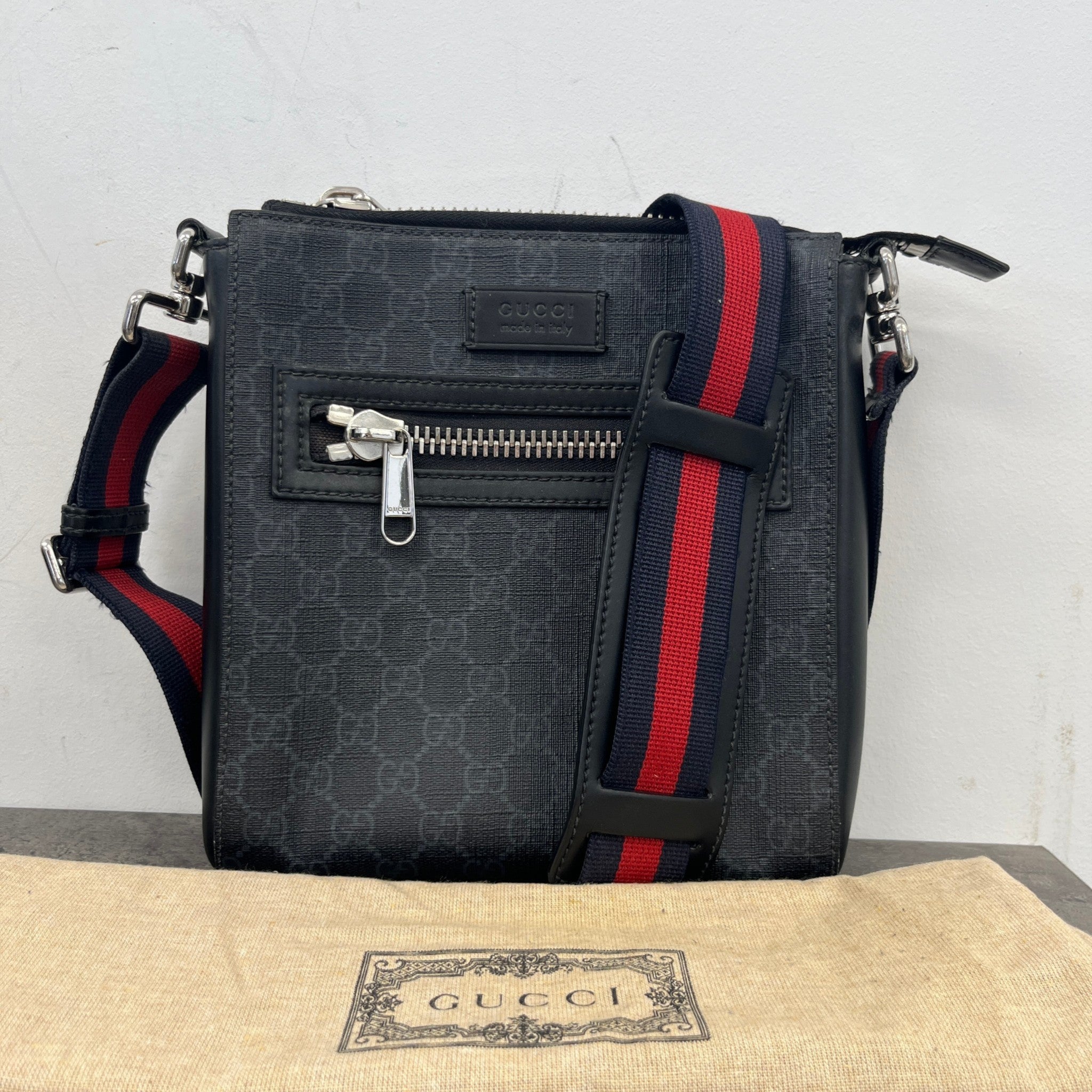 Men's Gg Supreme Messenger Bag Black