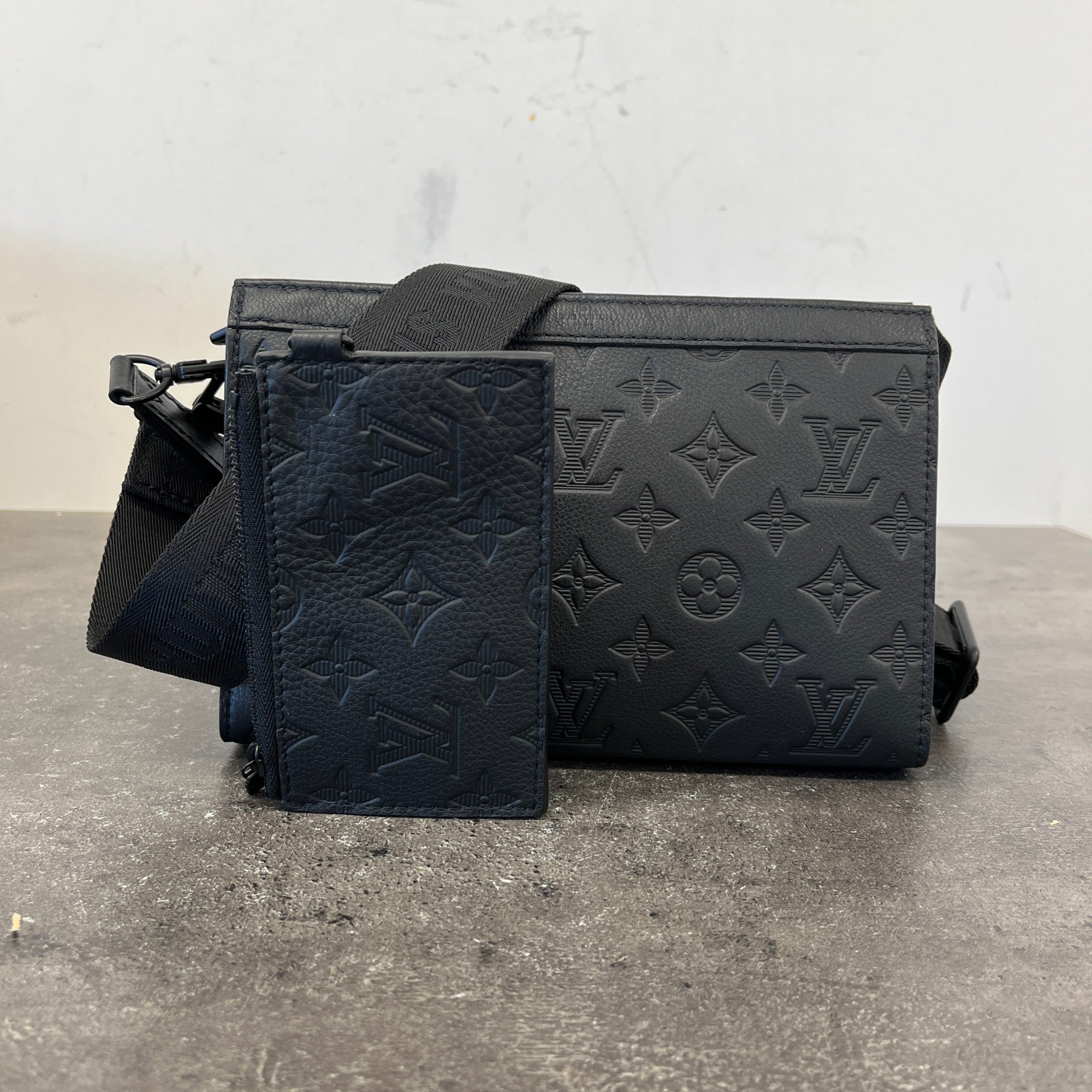 Men's Gaston Wearable Wallet Messenger Bag Black