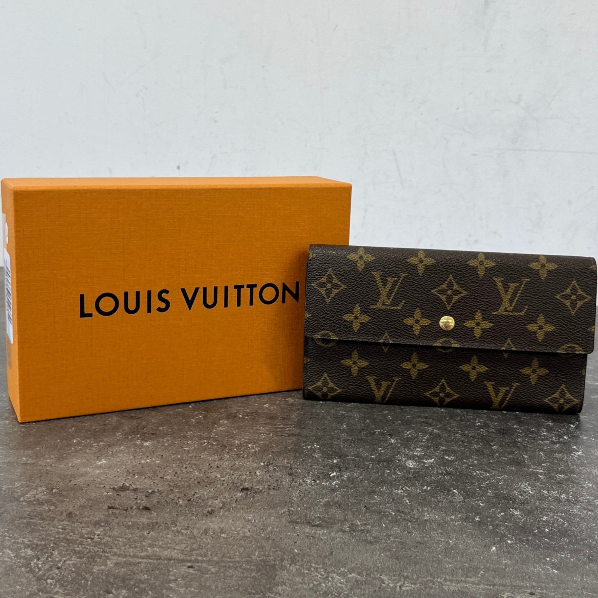 Women's Monogram Sarah Wallet Brown