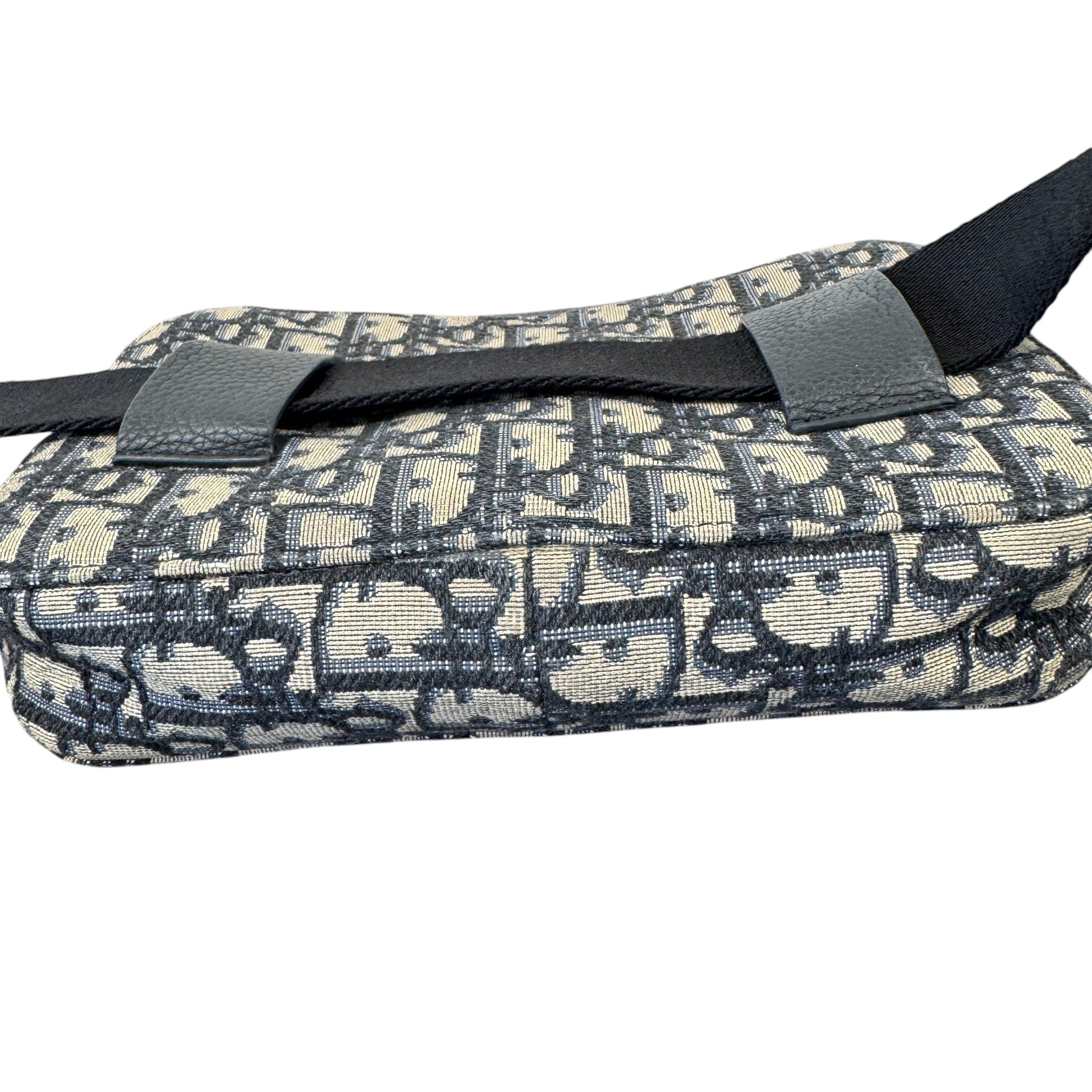 Men's Oblique Safari Messenger Bag Black