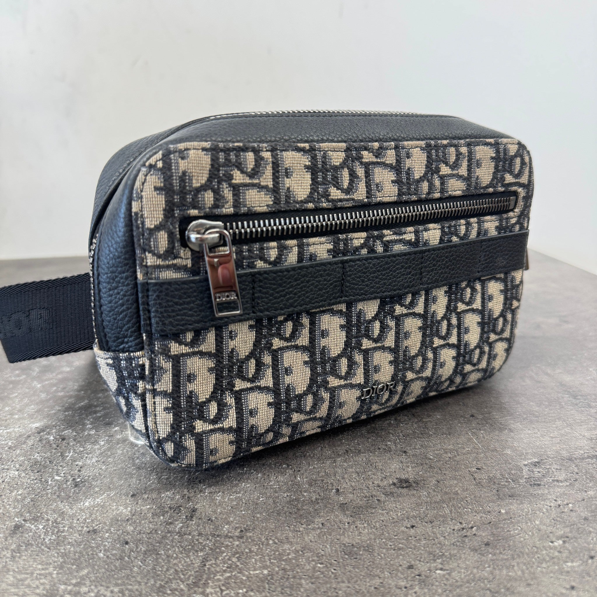 Men's Oblique Safari Messenger Bag Black